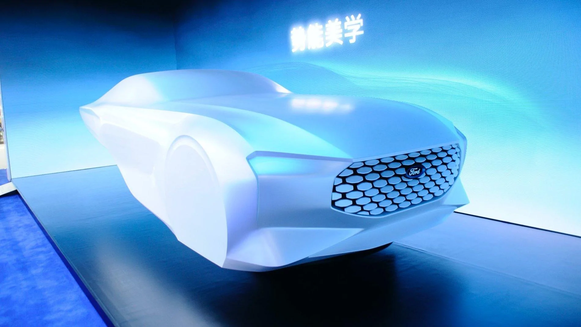 S650 Mustang Mustang S650 Design Previewed by ‘Progressive Energy In Strength’ Sculpture Ford-Progressive-Energy-In-Strength-design-installation-previews-the-design-of-next-generatio