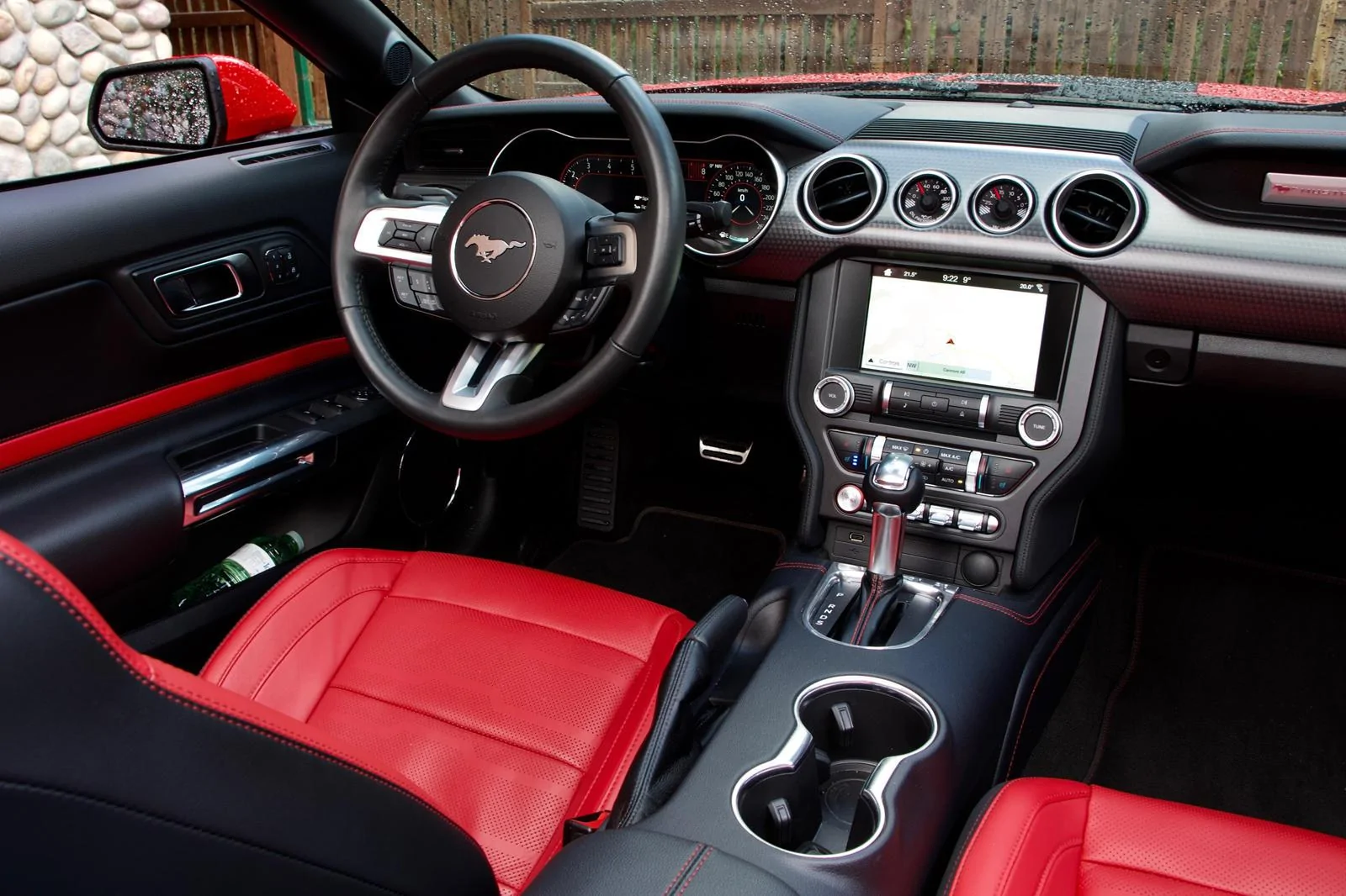 2018-ford-mustang-gt-convertible-dashboard-carbuzz-461684-1600.webp