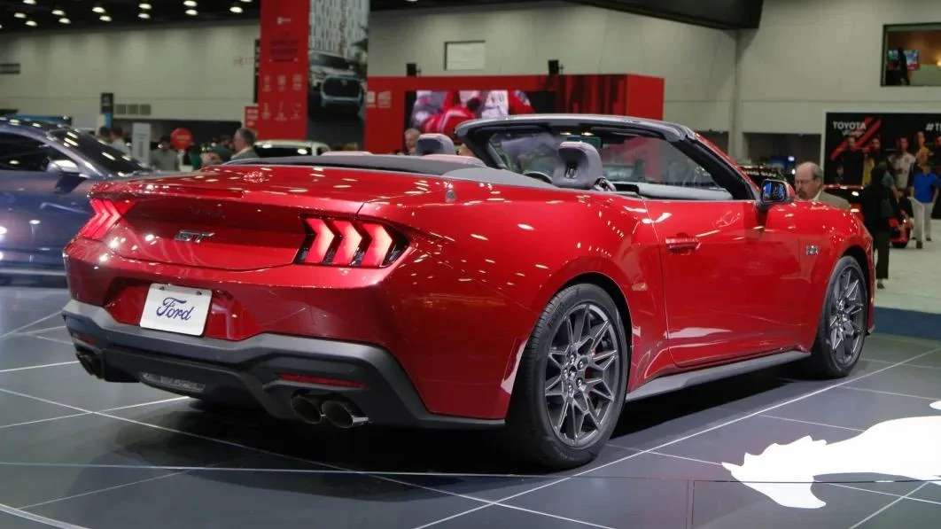 S650 Mustang S650 pics from reveal night and showfloor of 2022 Detroit Auto Show 2024-ford-mustang-gt-convertible-detroit-auto-show-01.jpg