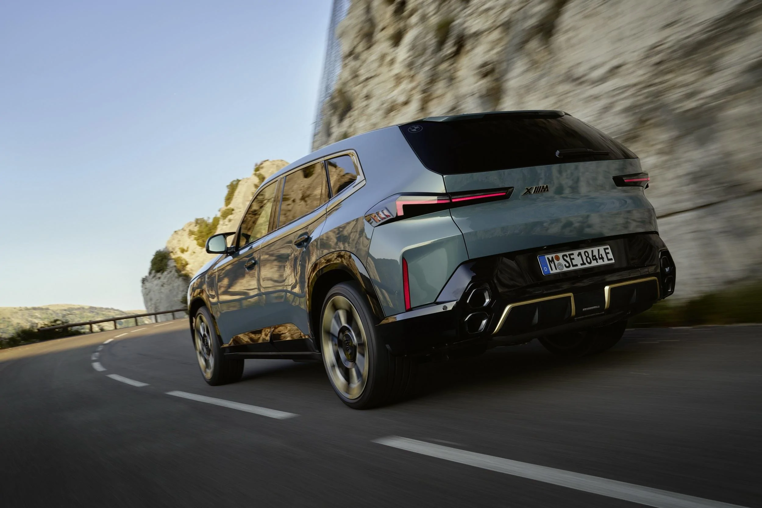 2023-BMW-XM-Gallery-119.jpg