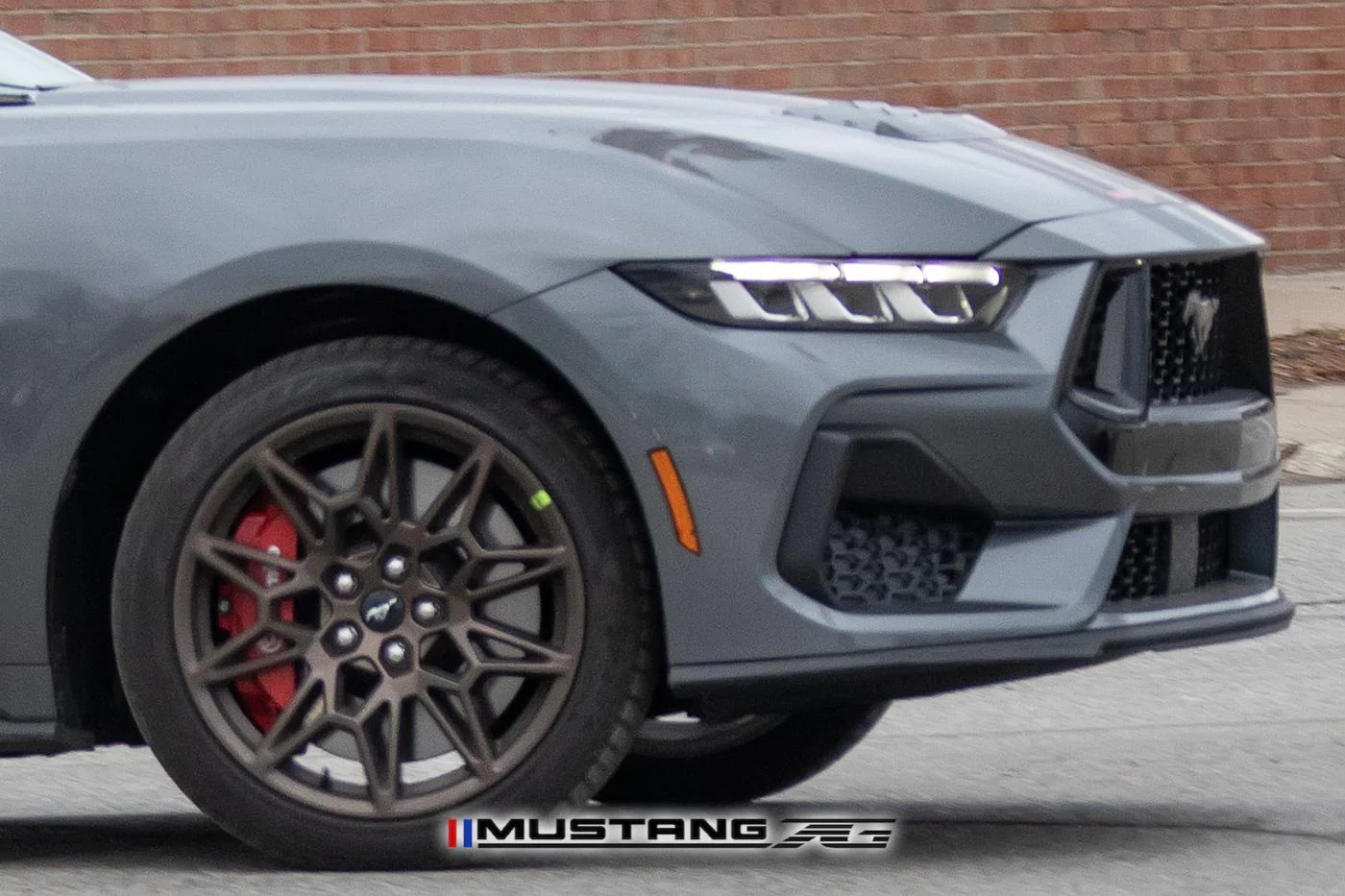 2024-mustang-gt-carbonized-gray-bronze-package-black-red-racing-stripes-10.jpg