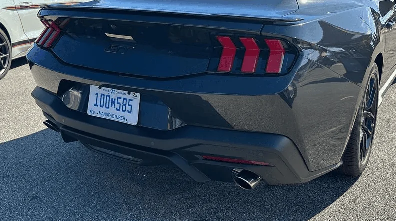 S650 Mustang Single exhaust tip standard on S650 GT 1675422076581