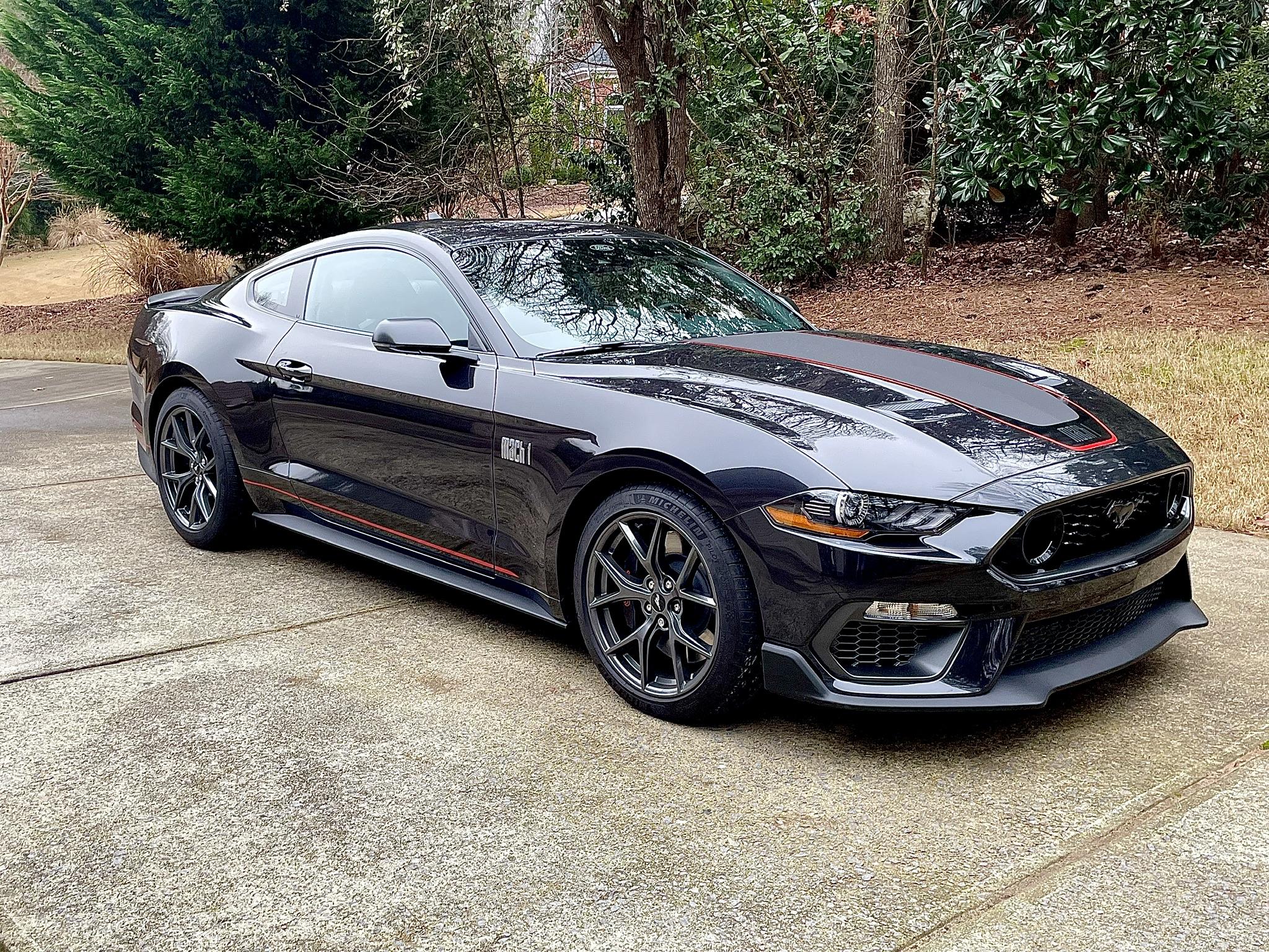 S650 Mustang S650 vs S550 real life side by side comparison look (rear view) 10BC9452-461E-4F47-B3DC-4E60D5B5064E