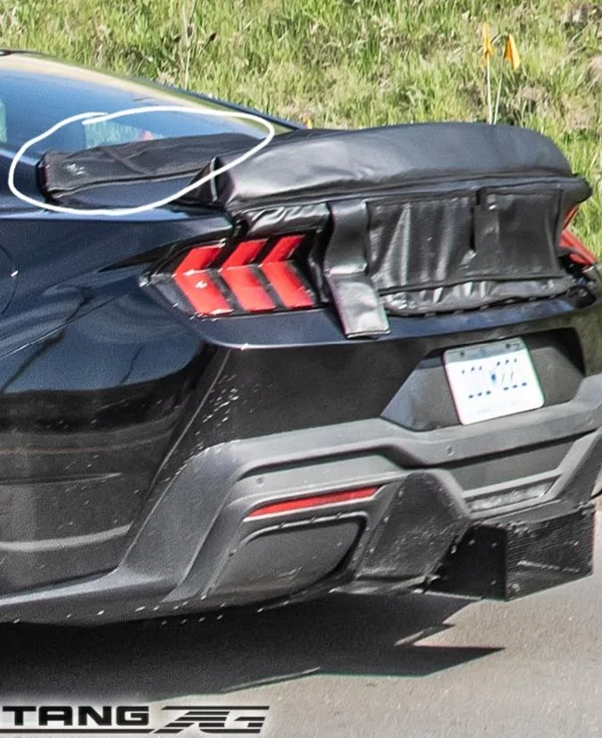 S650 Mustang 📸 Mustang GT3 Road-Version Prototype Spied Testing with Center-Exit Exhaust 20230418_181934