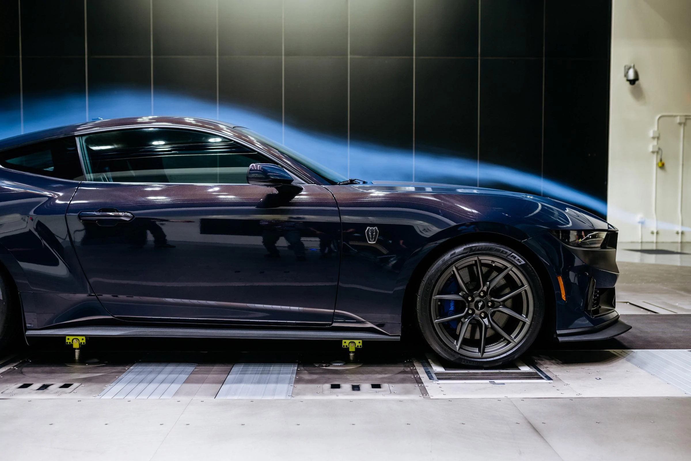 S650 Mustang Mustang Dark Horse Was Shaped by Ford's New Cutting Edge 200 MPH Wind Tunnel Rolling Road Wind Tunnel_Mustang Dark Horse_08