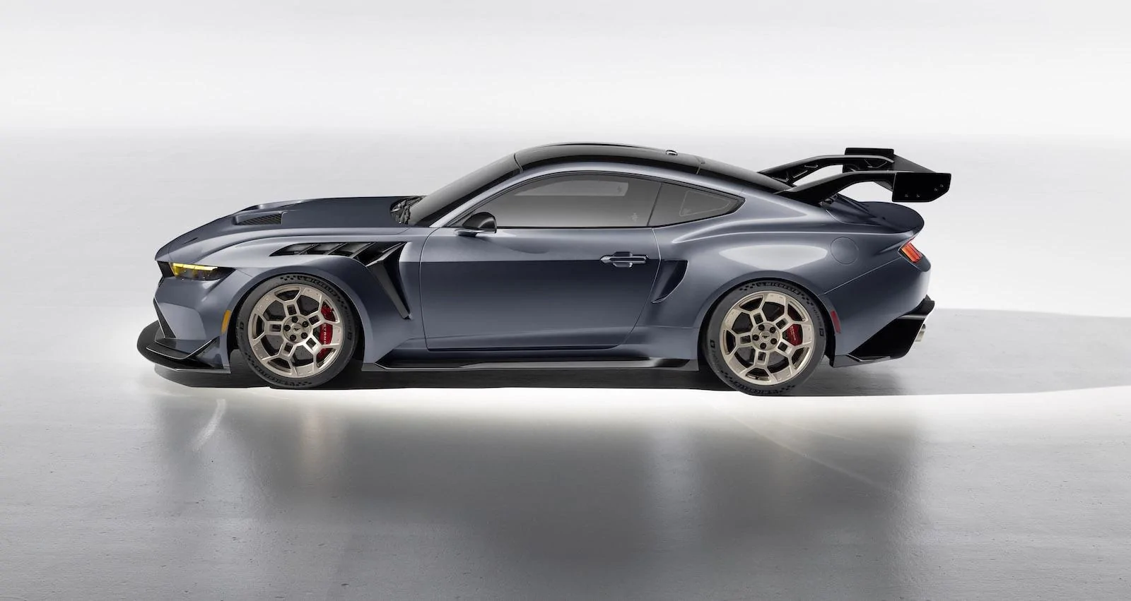 S650 Mustang Official: 2025 Mustang GTD Revealed! 800+ HP 5.2L V8, Pushrod Suspension, $300K MSRP Ford Mustang GTD 2