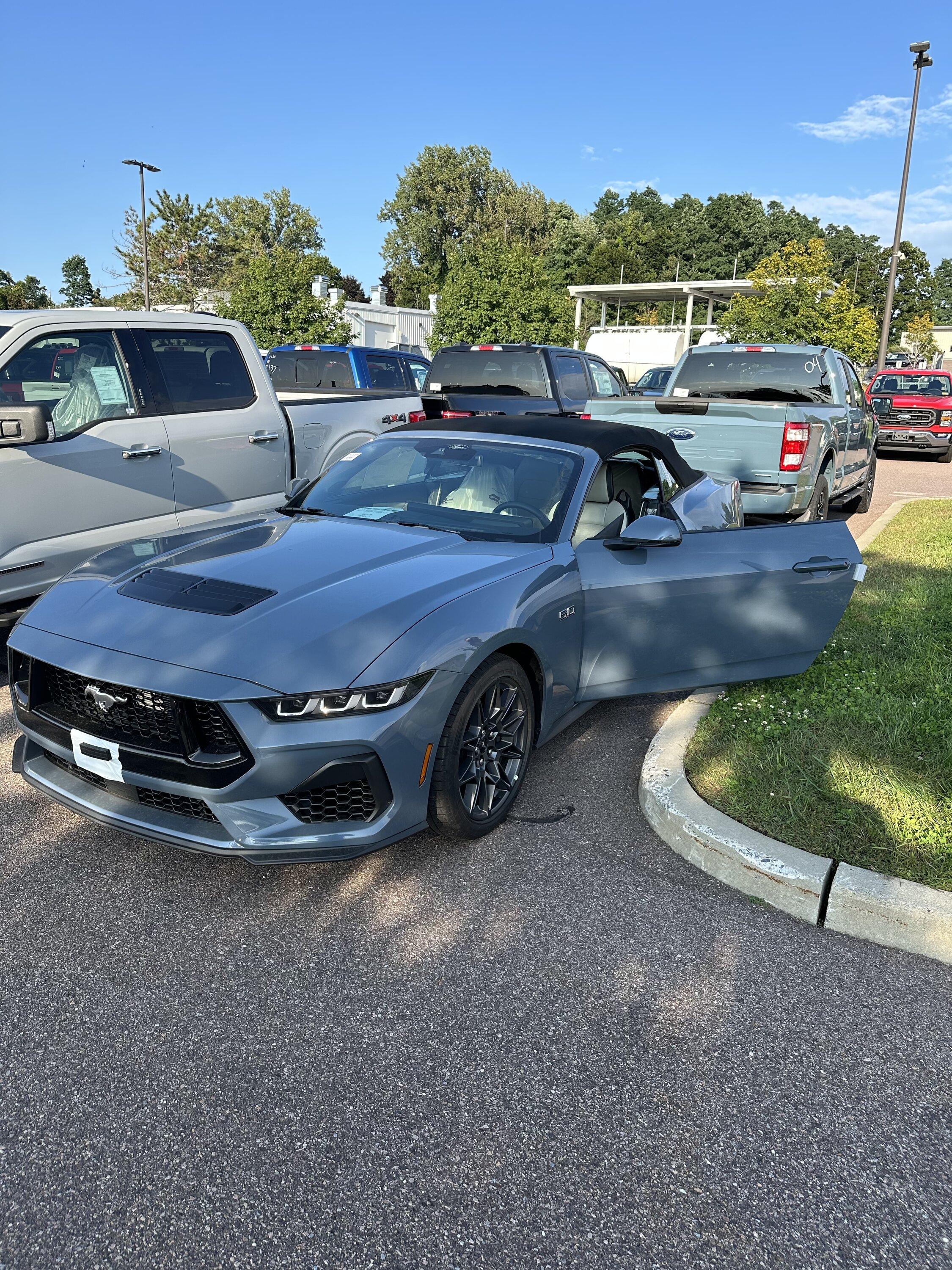 S650 Mustang Anyone received the Space Grey interior? IMG_4479