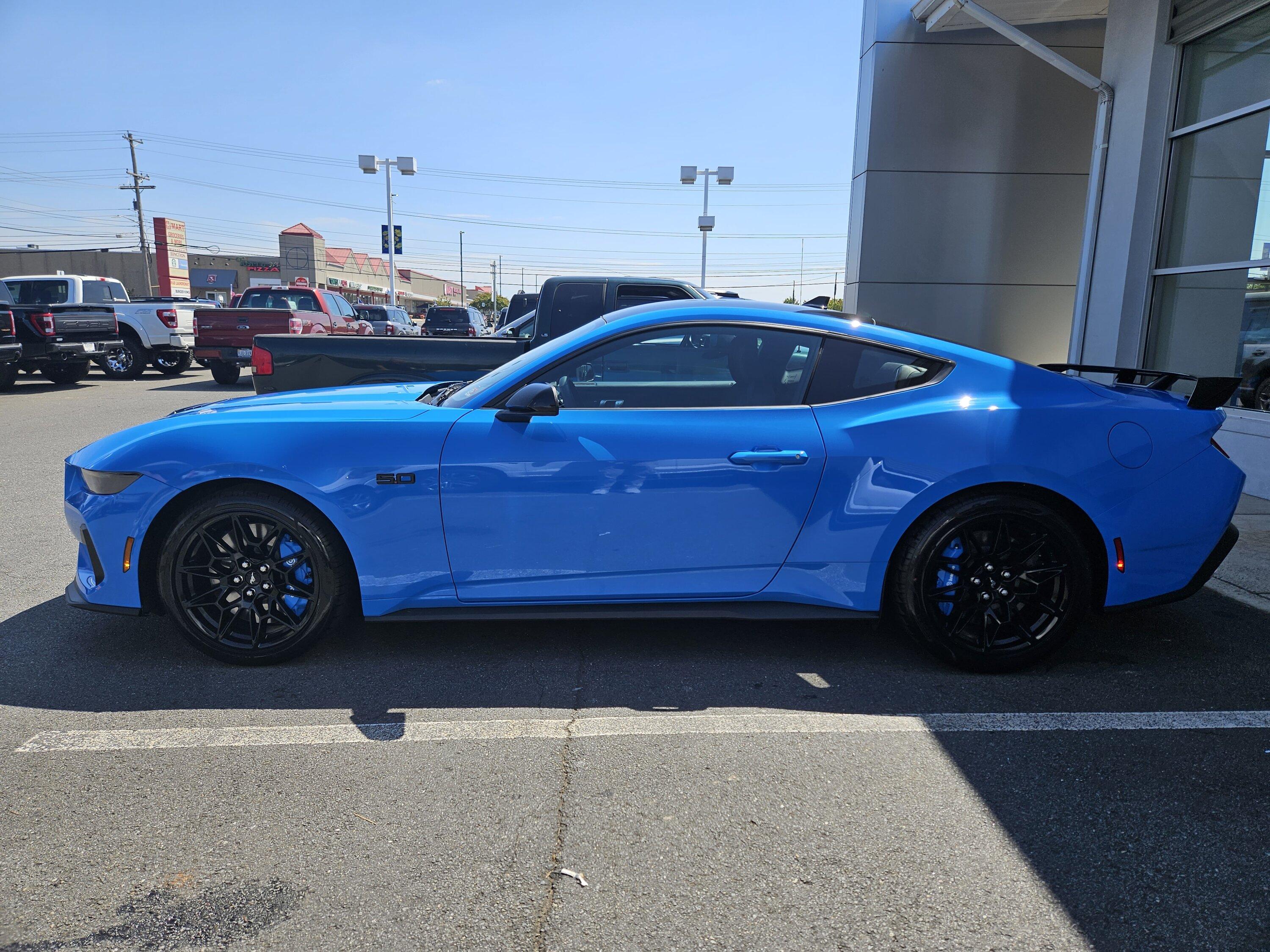 モットクマ　青　ブルー 93-Oct Mayne's Grabber Blue GT is home! Photos! | Mustang7G - 2024