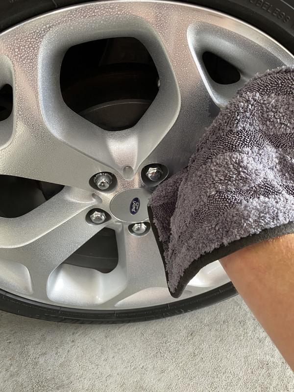 S650 Mustang Must Have Tools for Wheel & Tire Cleaning feb21165-