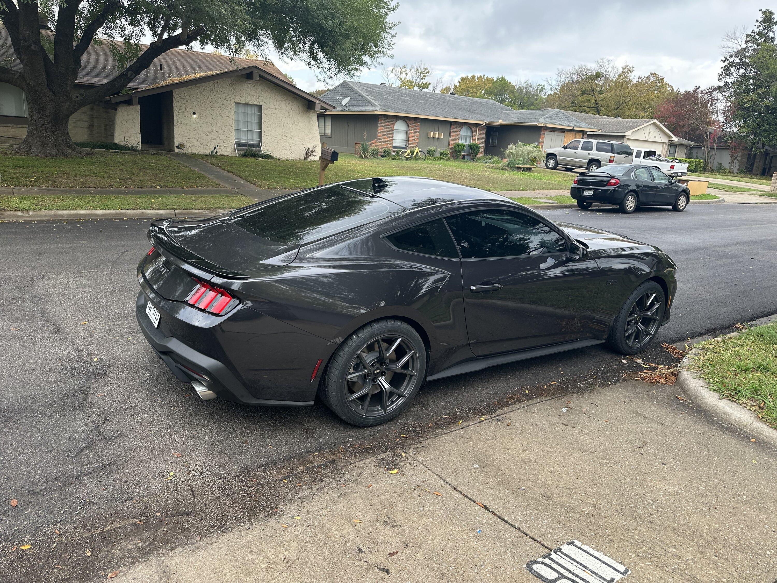 S650 Mustang 2024 Atlas Blue Mustang GT On SVE SP2 Wheels IMG_5197