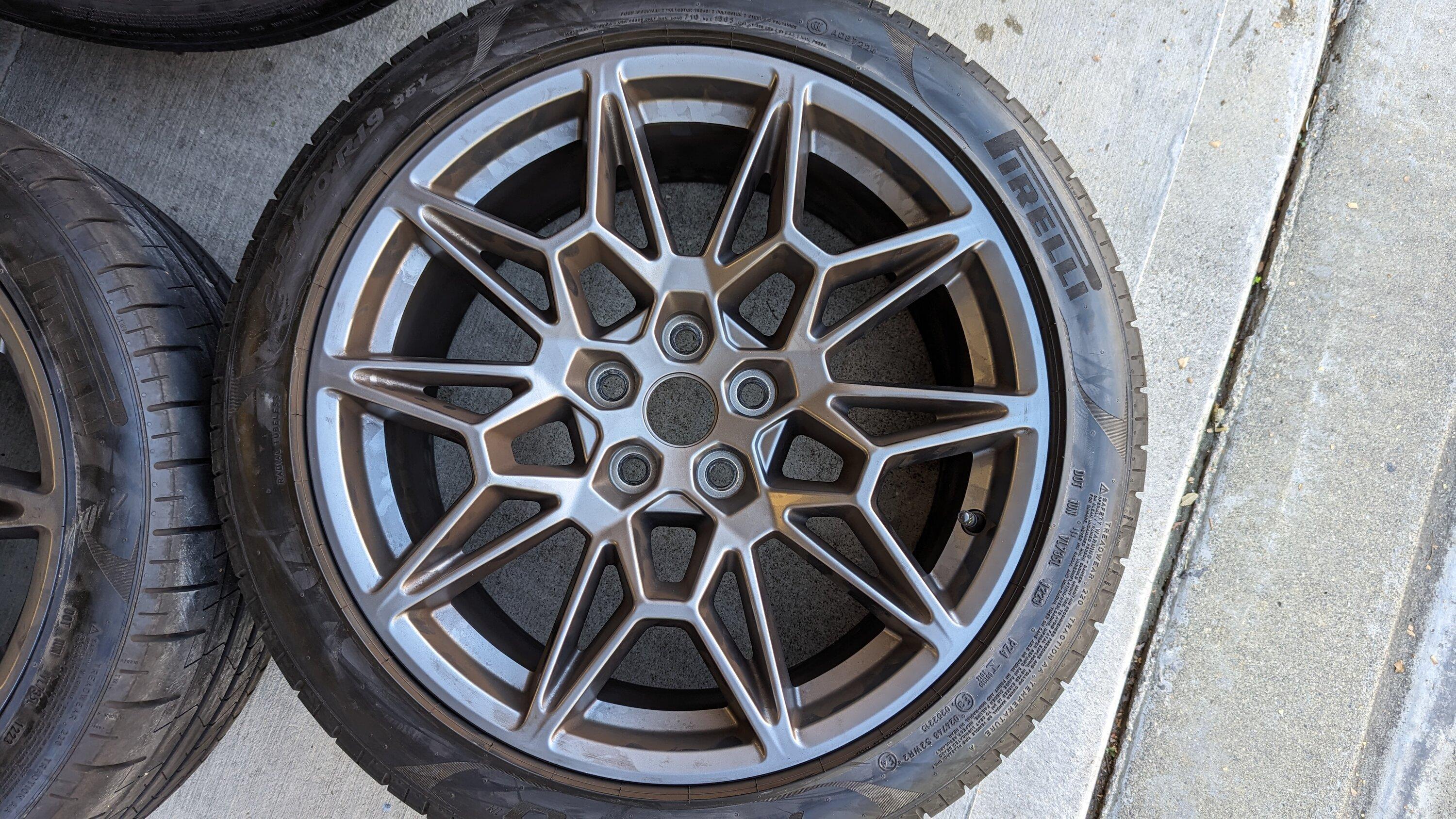 S650 Mustang 2024 mustang 19" X 9" (F) 19" X 9.5" (R) Carbonized Gray-Painted Aluminum Performance Pack wheels and Pirelli PZero tires(PZ4) pxl_20231122_192625045-