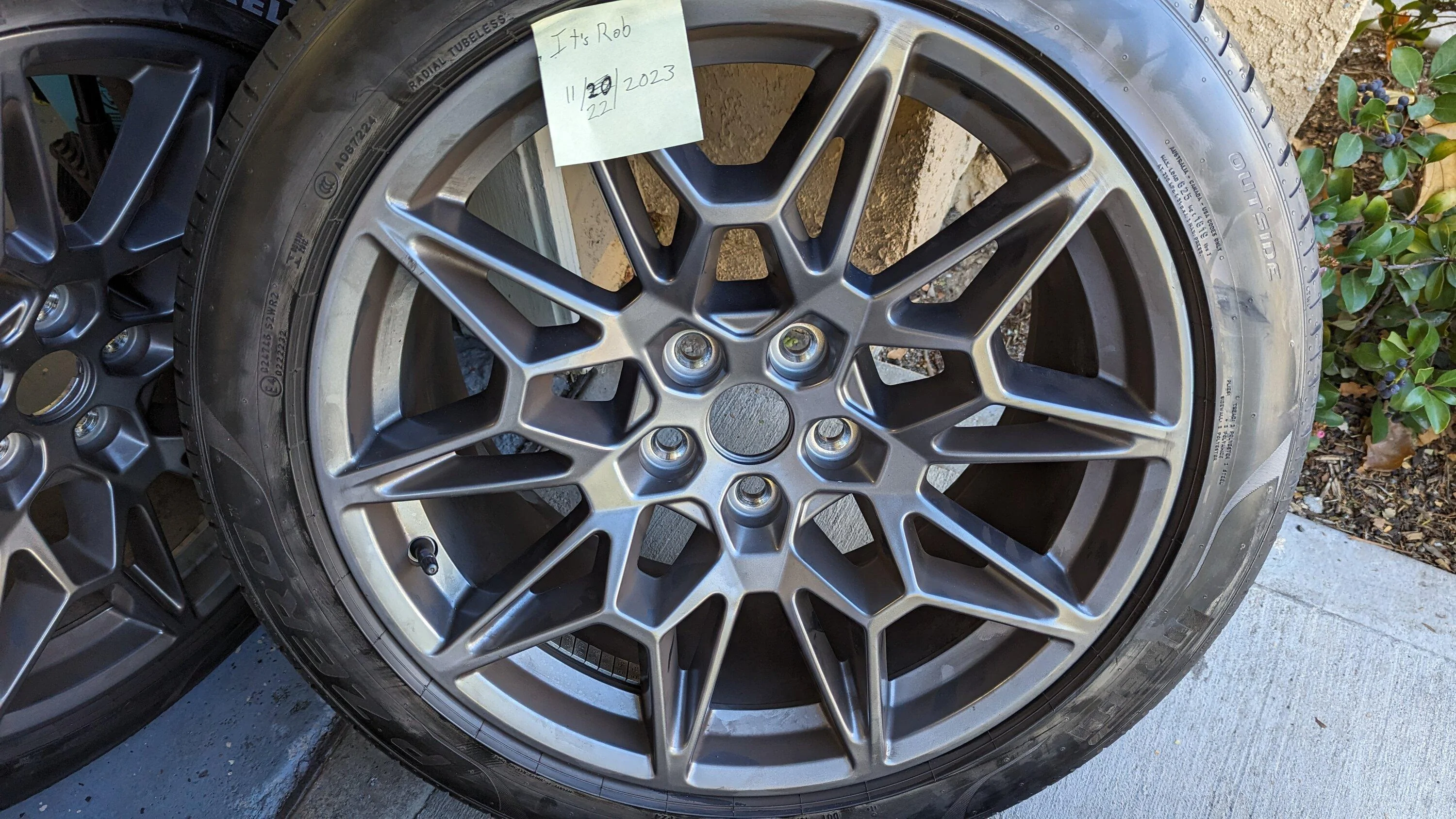 S650 Mustang 2024 mustang 19" X 9" (F) 19" X 9.5" (R) Carbonized Gray-Painted Aluminum Performance Pack wheels and Pirelli PZero tires(PZ4) pxl_20231122_192633676-jpg