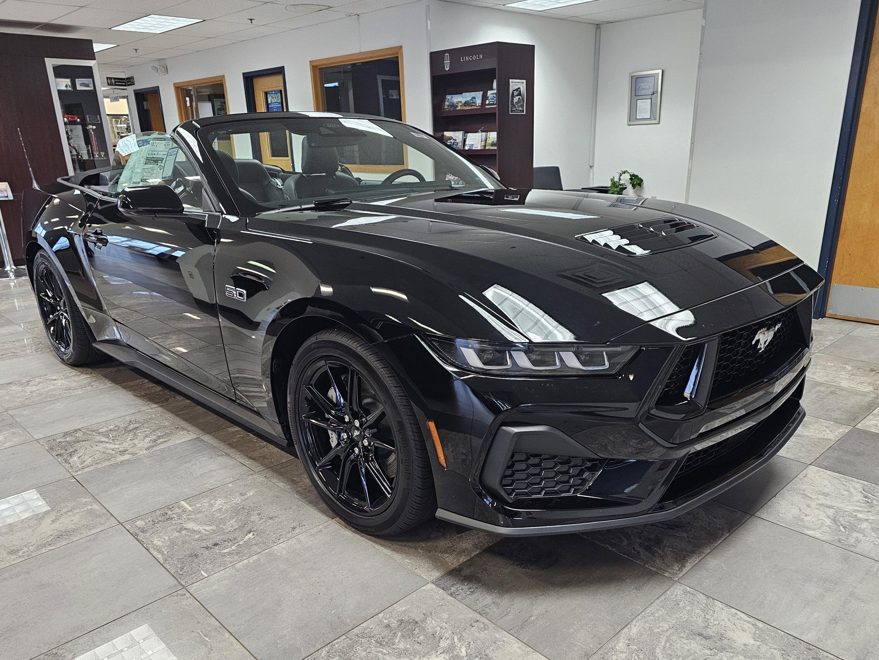 S650 Mustang Check out this covertible's wheels 1000010973