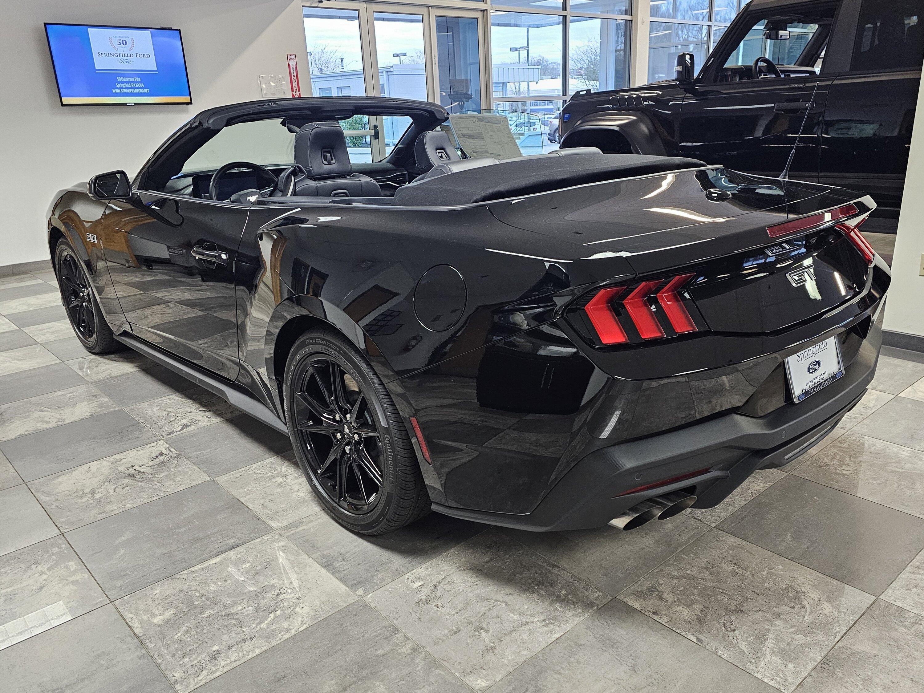 S650 Mustang Check out this covertible's wheels 1000010976