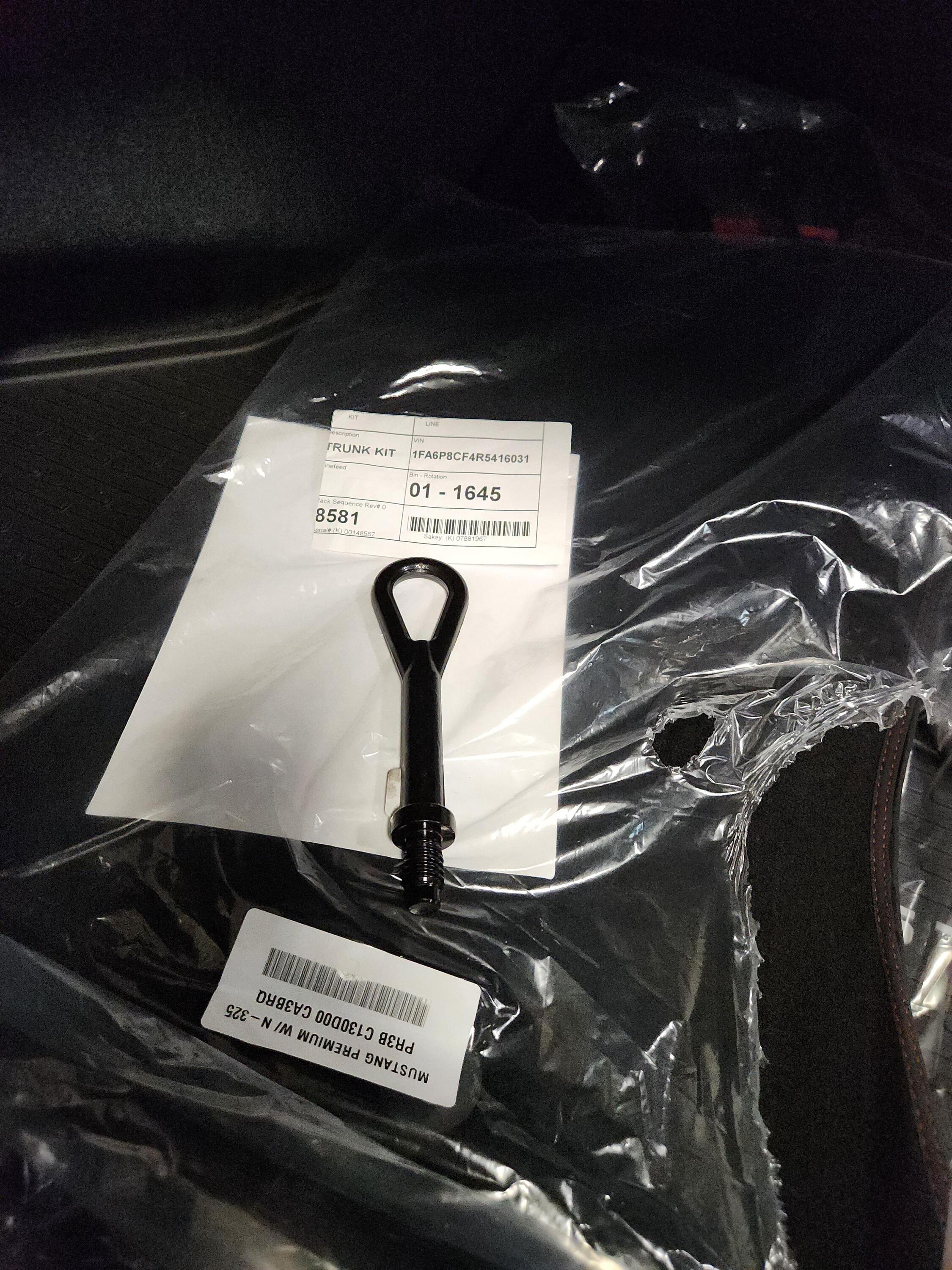 S650 Mustang Dark Horse Handling Package Tow Hook? L6EpC7K