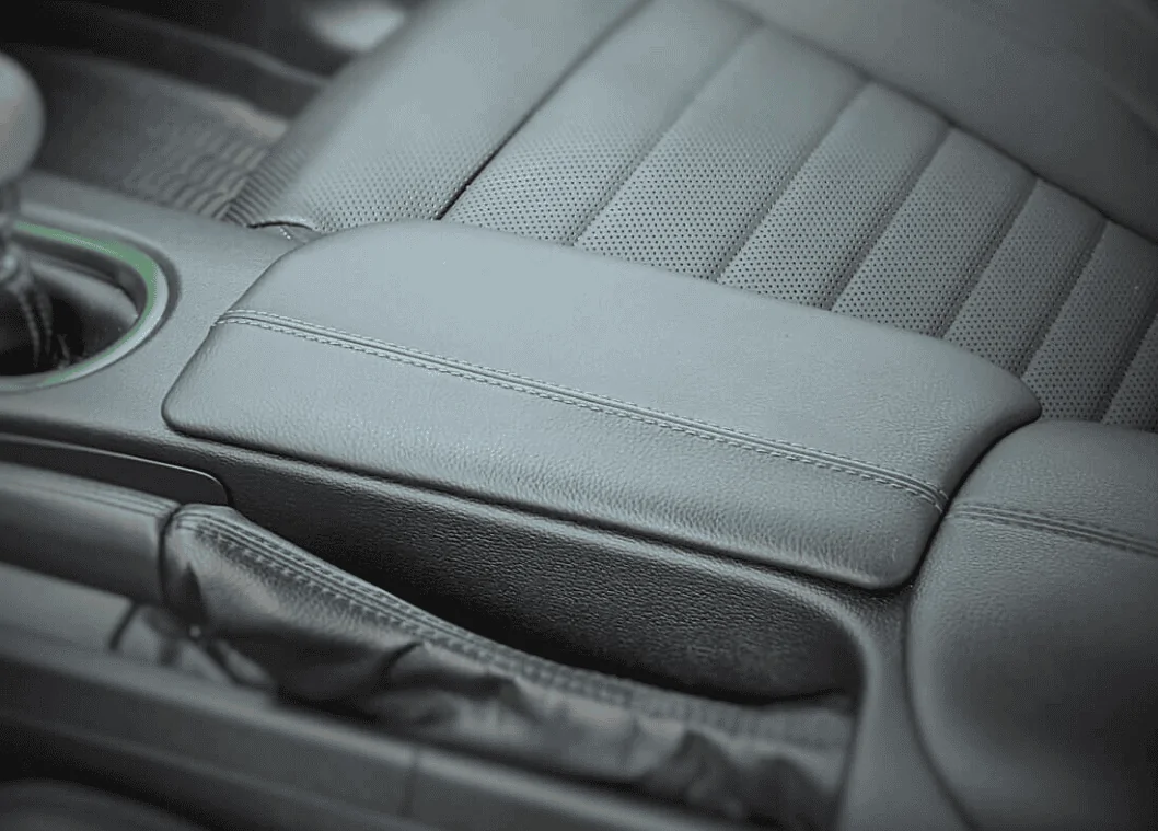 S650 Mustang Aftermarket arm rest / cushion? 1709383754476