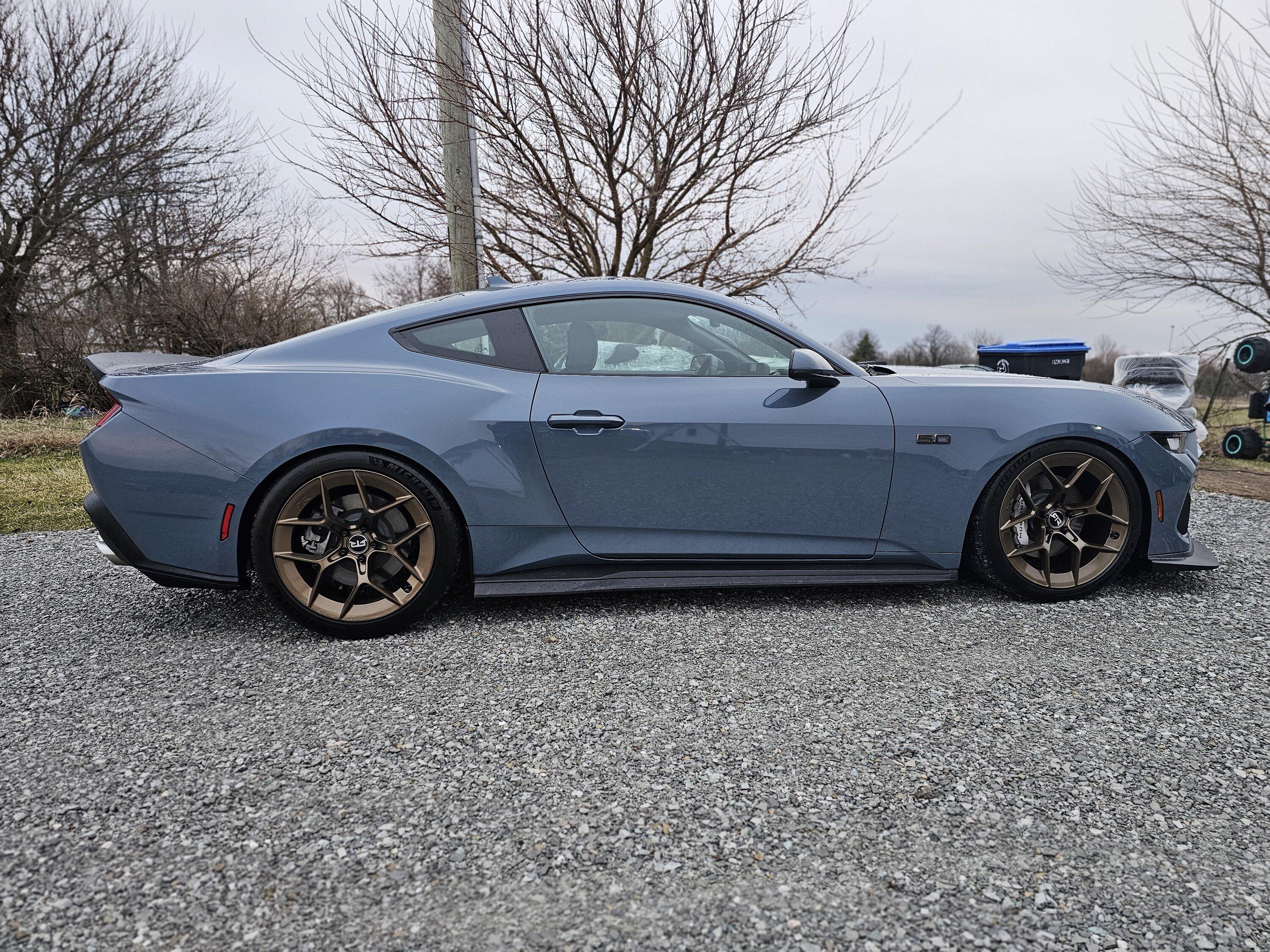 S650 Mustang What's going on with Vapor Blue colour?? Some doubts about the true tone 20240301_180900