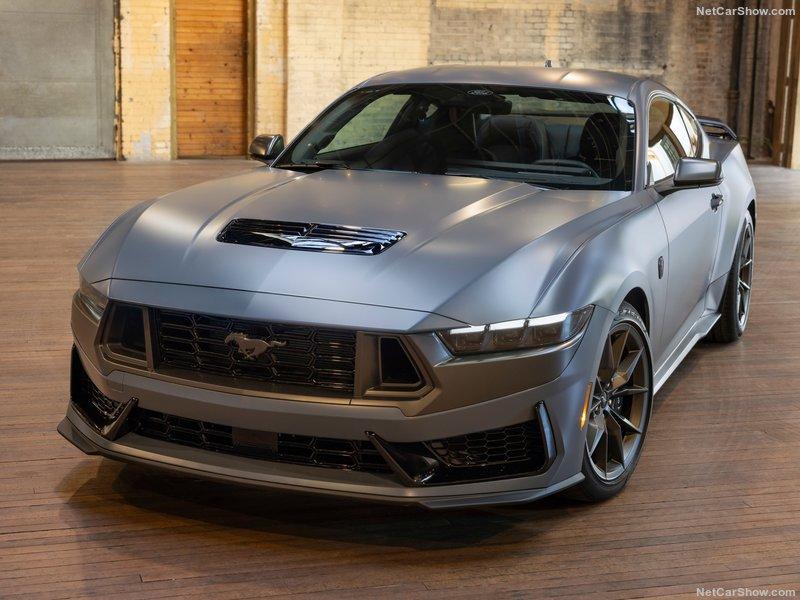 S650 Mustang Has anybody removed/seen a Dark Horse without the hood´s stickers? Ford-Mustang_Dark_Horse_Matte_Clear_Film-2024-800-07