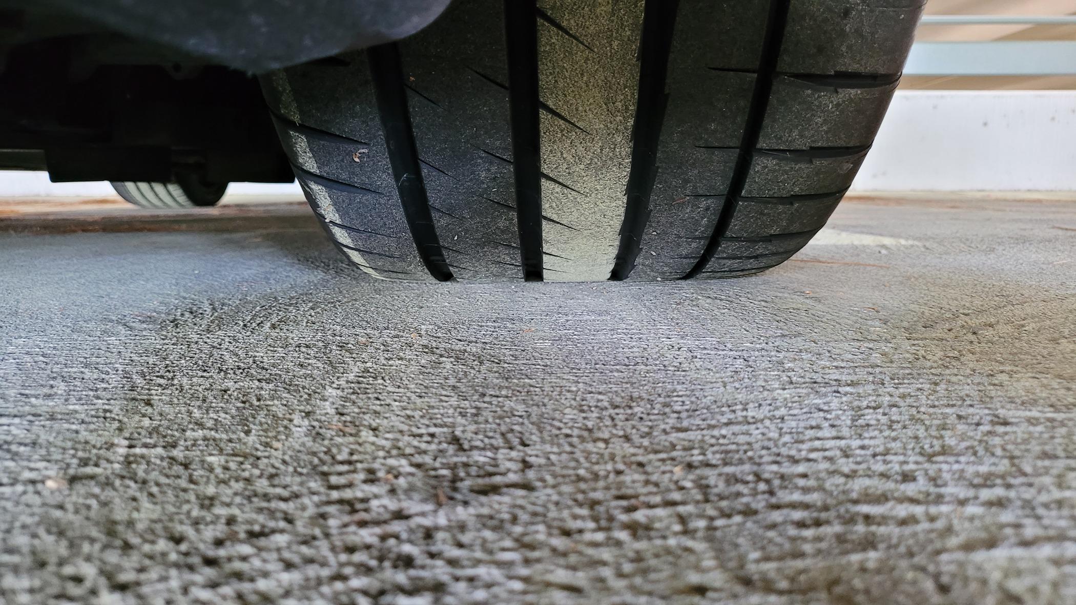 S650 Mustang What is this tread mark meaning ... ? 20240318_103318