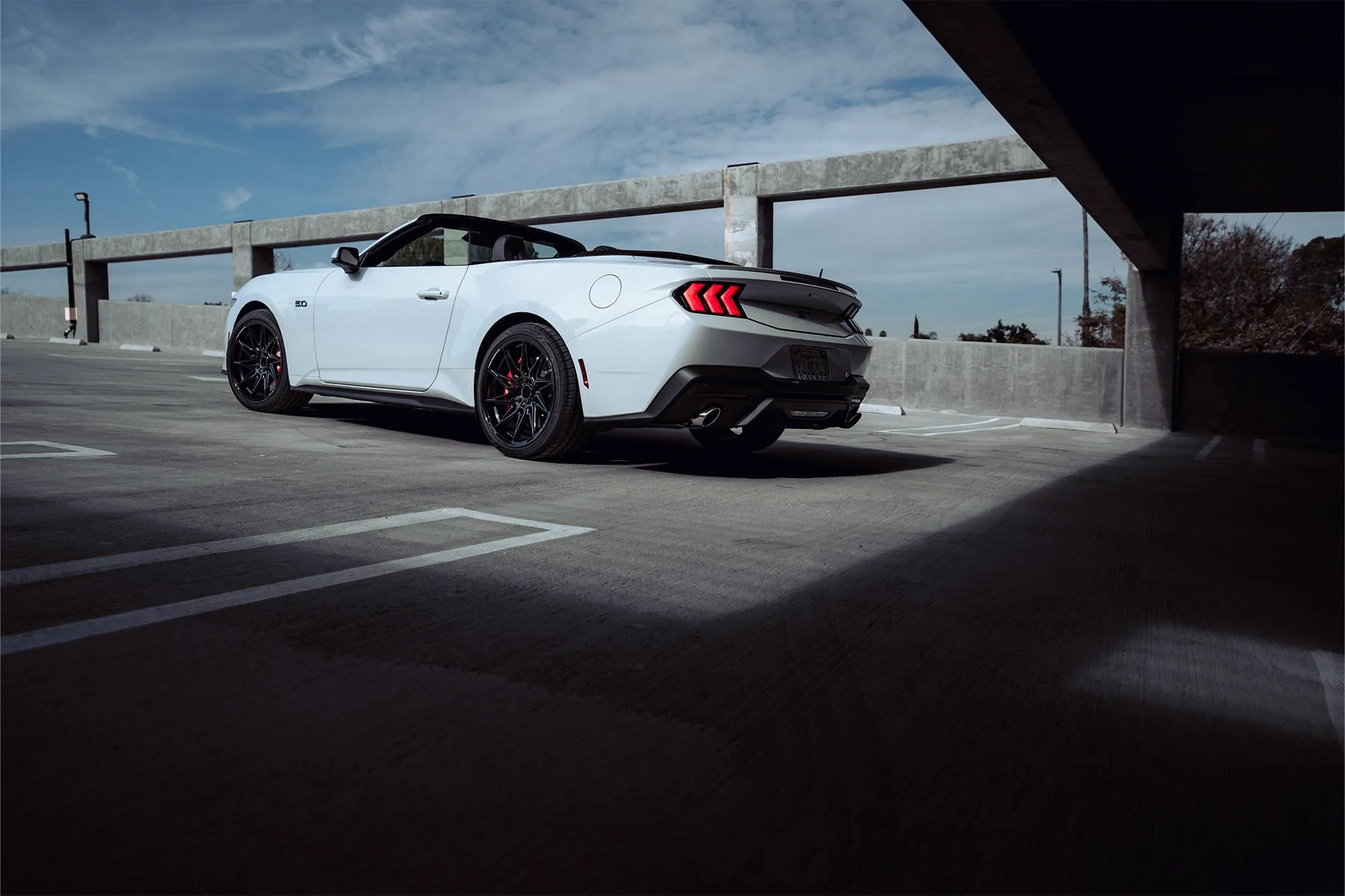 S650 Mustang Authorized Blaque Diamond Wheels Dealer: BD-F12 F18 F25 F29 Flow Forged Series wheels for Mustang S650 2024-mustang-gt-bdf20-gloss-black-high-res-9