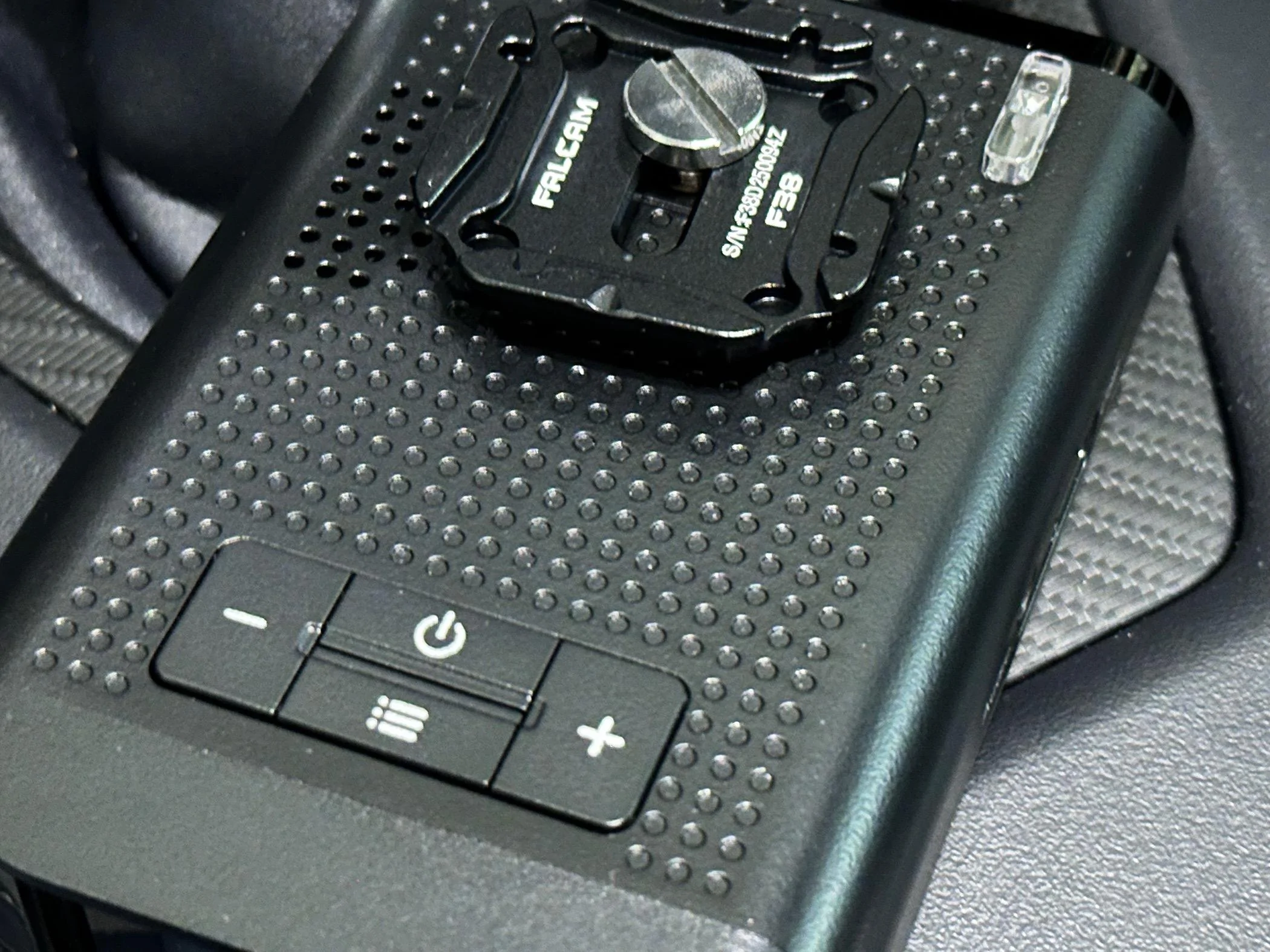 S650 Mustang Redenso DS1 radar detector mounting IMG_4329