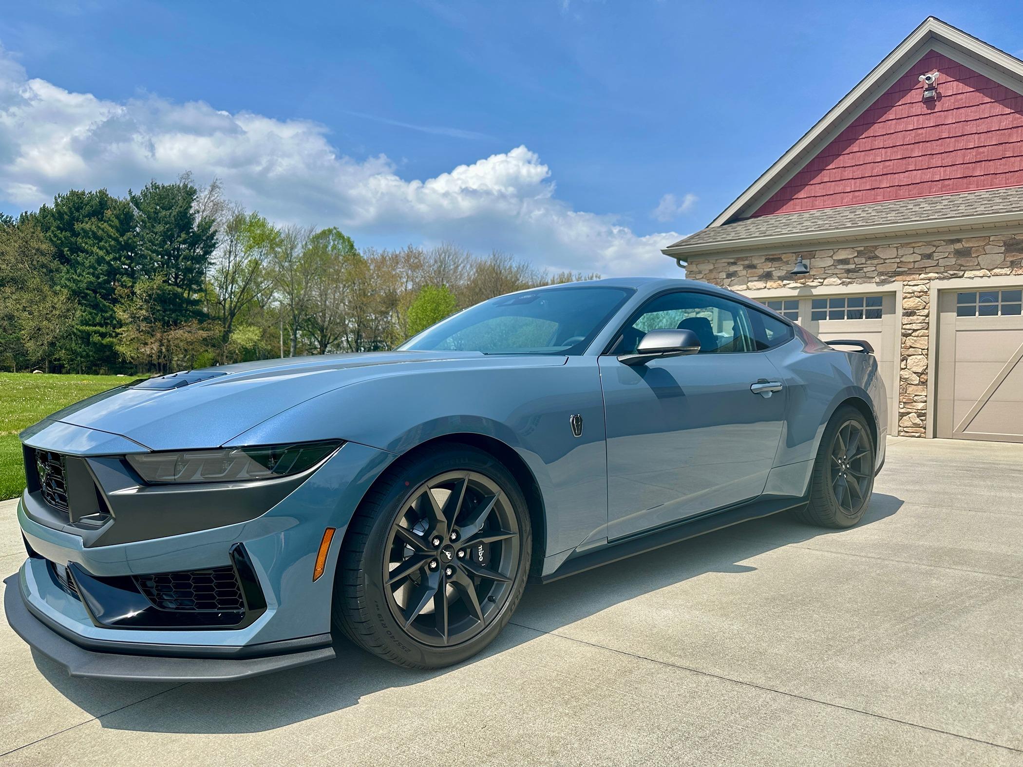 S650 Mustang Black Wheels or Gloss Gun Metal on my Vapor Blue Dark Horse IMG_7736.JPEG