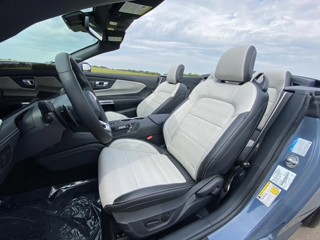 S650 Mustang 400A vs 401A 401A Seat