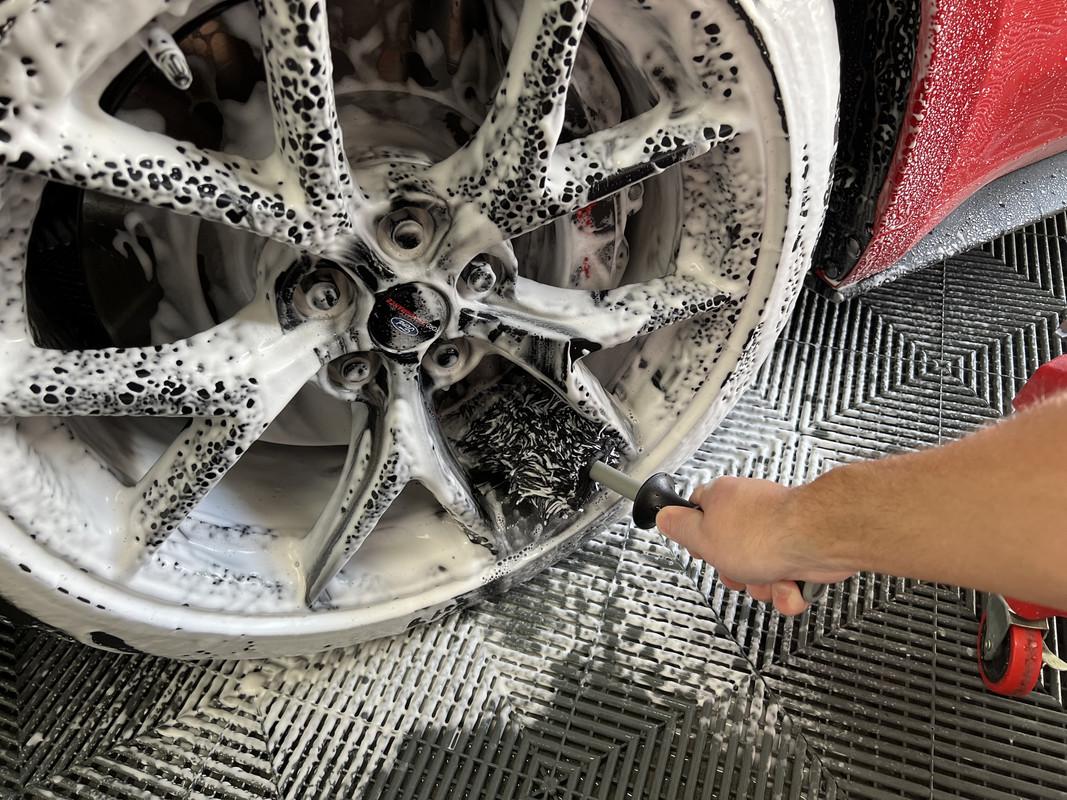 S650 Mustang Clean calipers with PP wheels? IMG_0352