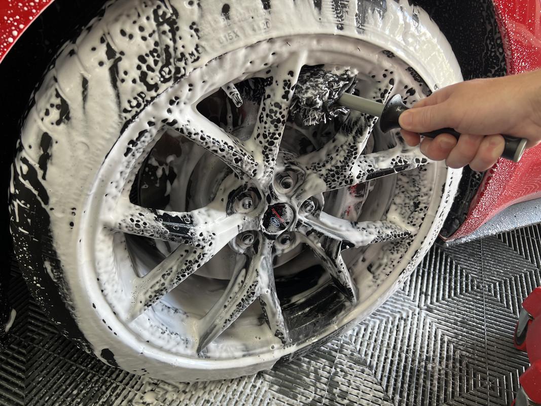 S650 Mustang Clean calipers with PP wheels? IMG_0355