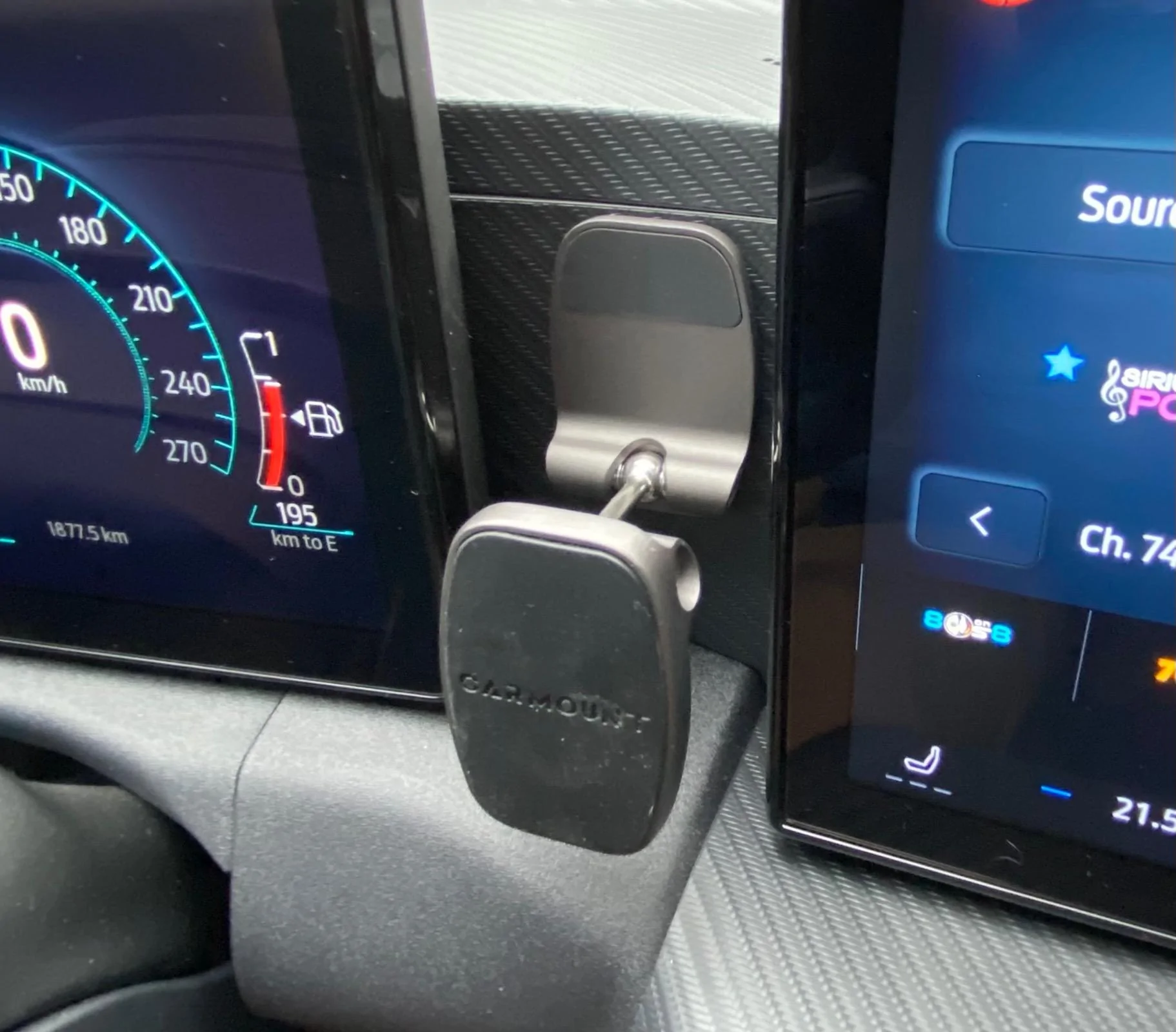 S650 Mustang Perfect use of that gap between displays… FullSizeRender