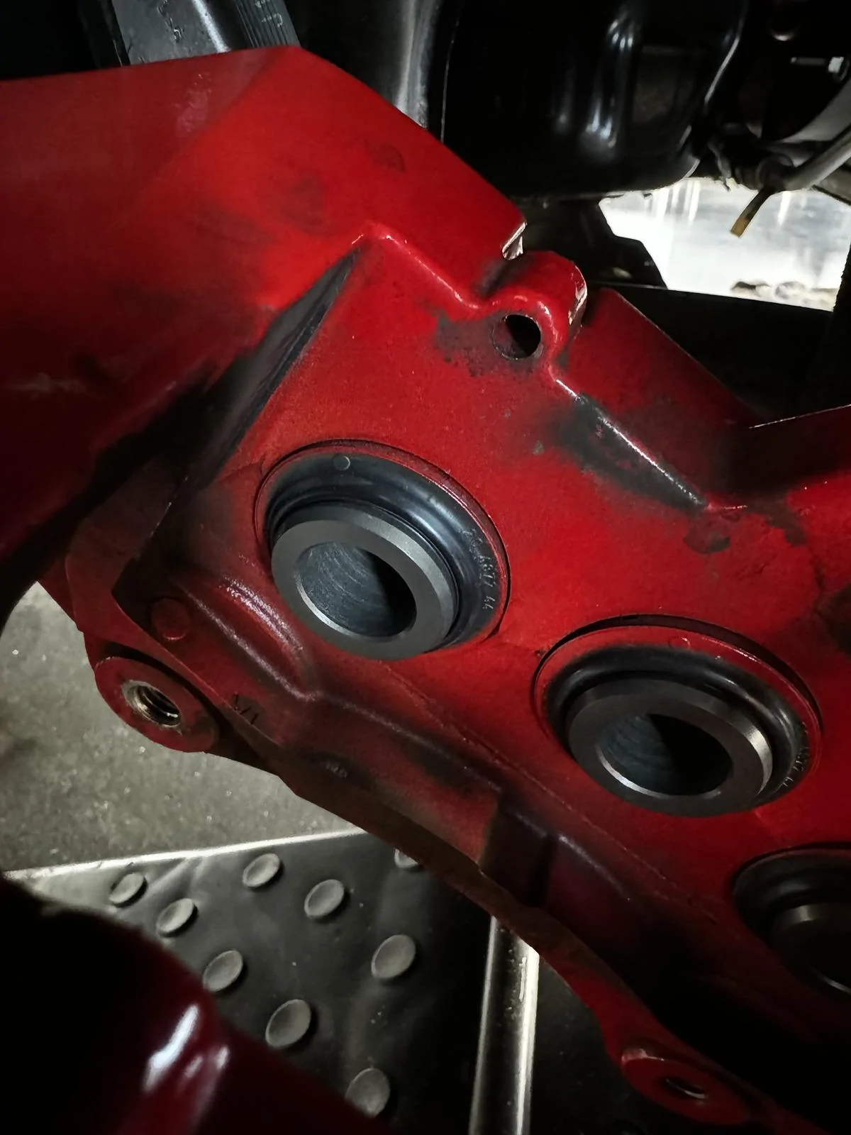 S650 Mustang I dun goofed and damaged my Brembo Brakes (broken seals?) IMG_0545