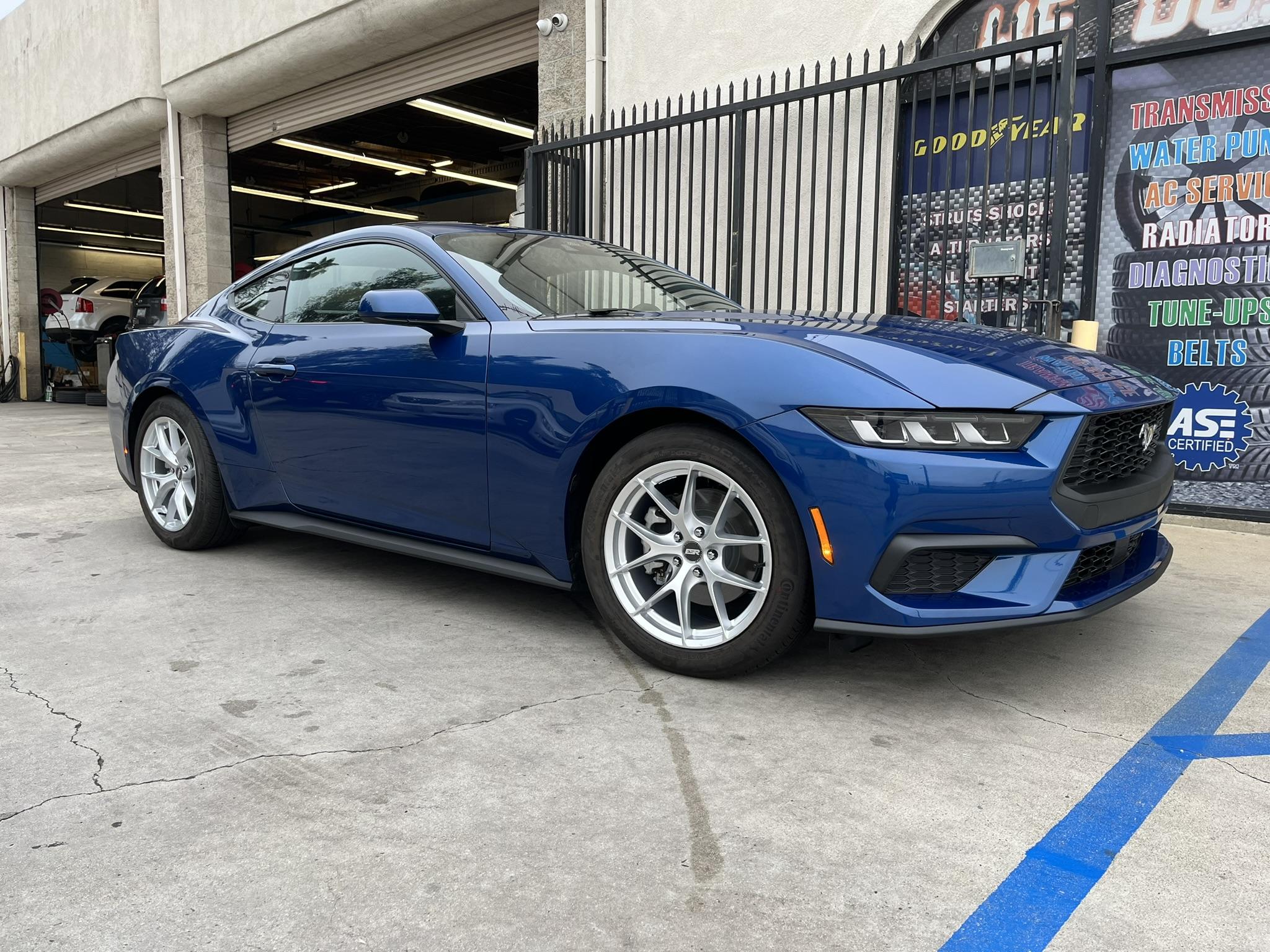 S650 Mustang Wheel questions: lug bolt type and hub rings IMG_2692.JPEG