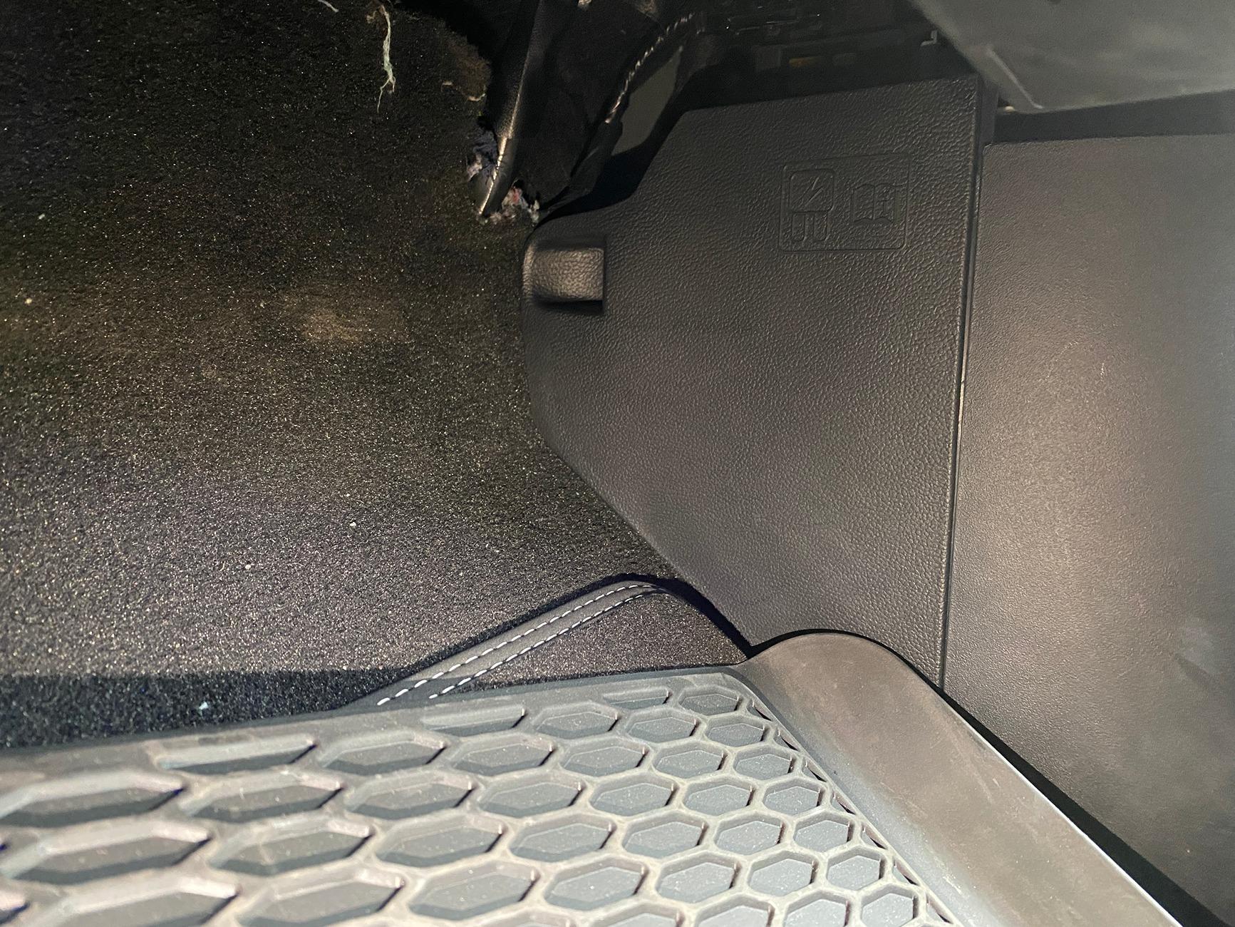 S650 Mustang How to access BCM fuse box? BCM fuse box.JPG