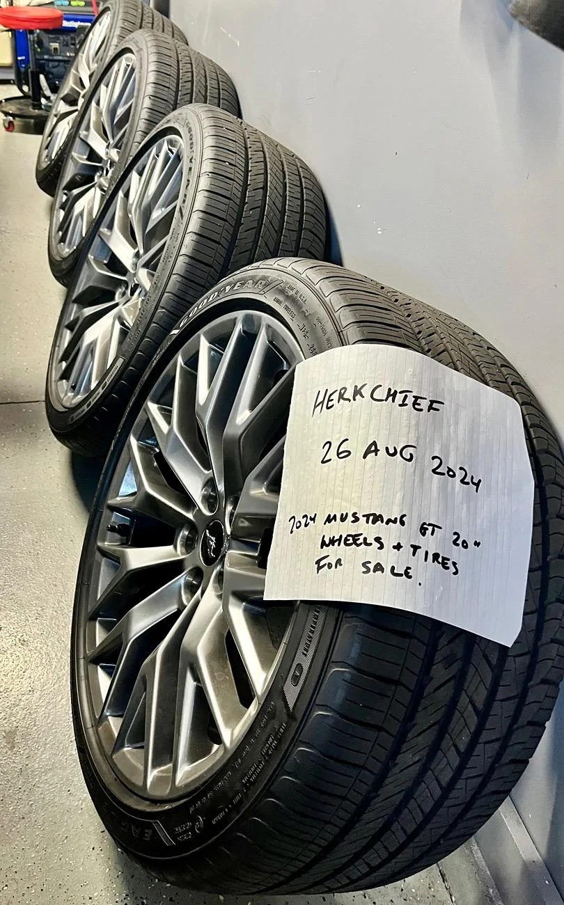 S650 Mustang Mustang GT Premium silver 20 inch Wheels and Tires. IMG_5867