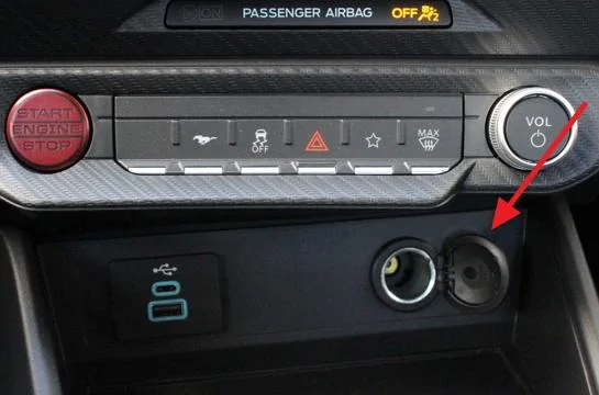 S650 Mustang How to remove the cover/cap of 12V power socket Bild 3833