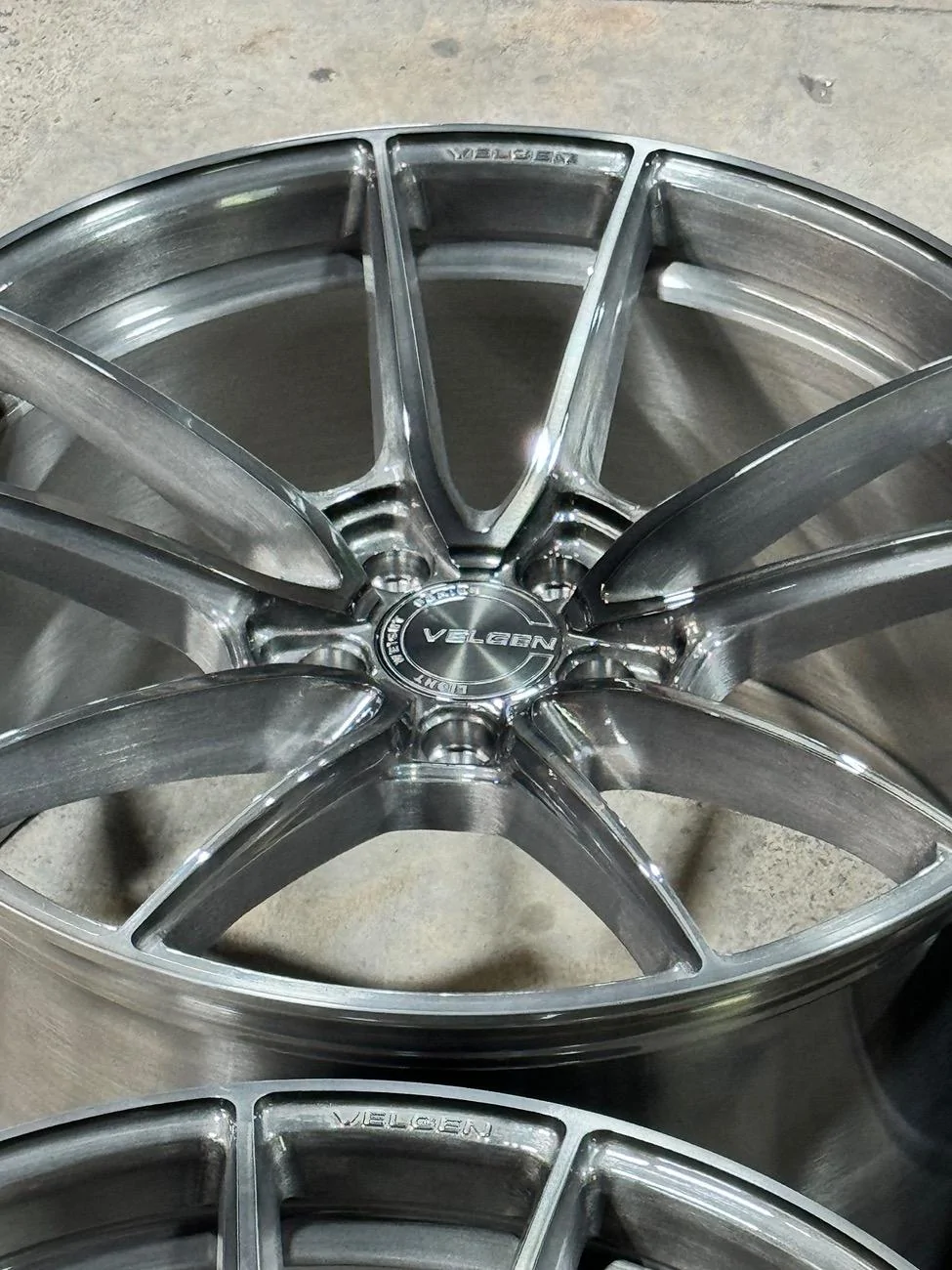 VF5 Brushed Titanium -4.webp
