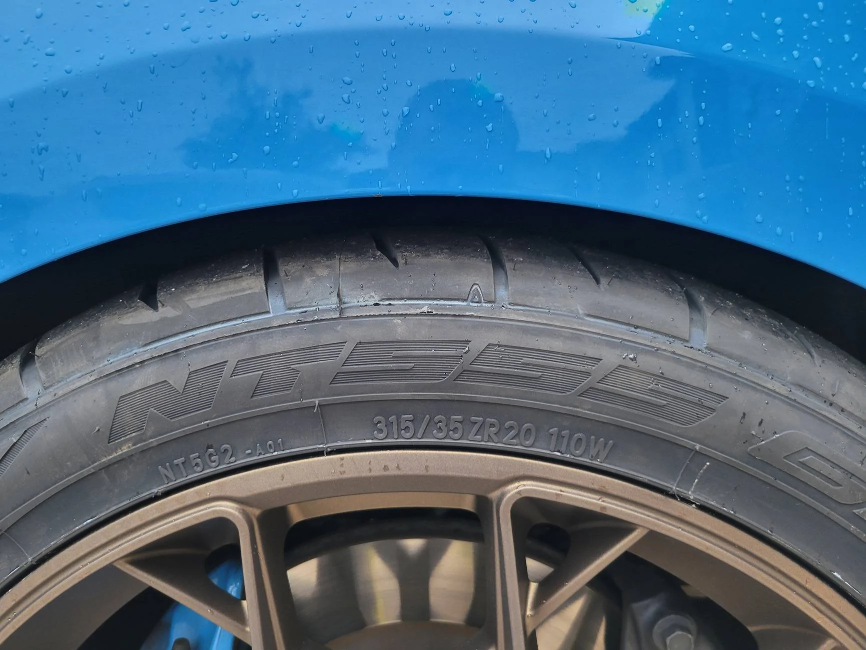 S650 Mustang filling up wheel gap going with a 20" wheel from a 19" wheel without springs 20240420_135419