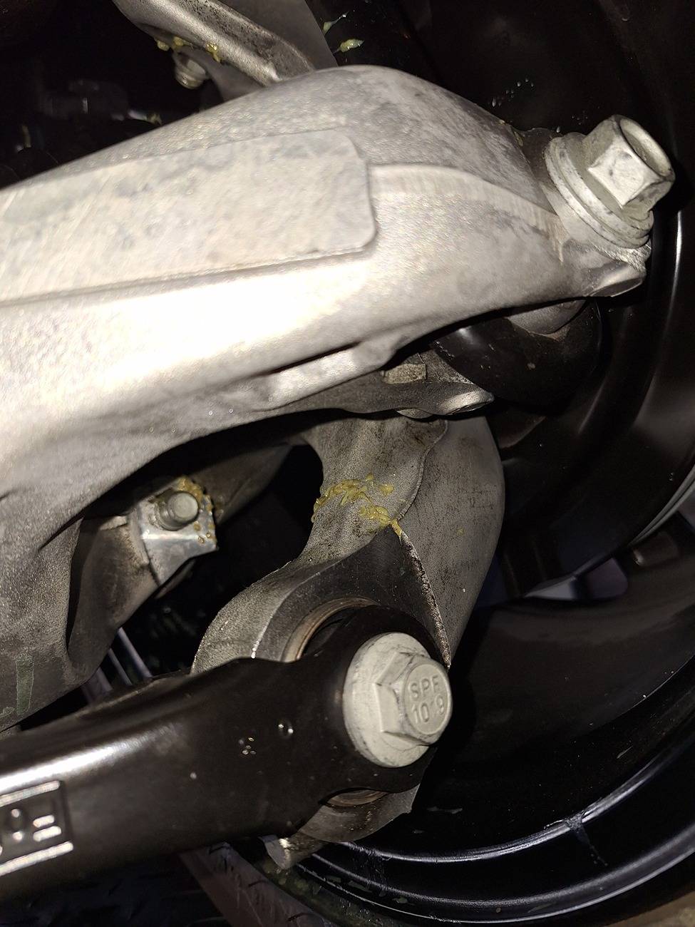 S650 Mustang 2024 CV boot puked all its grease 20240924_131819