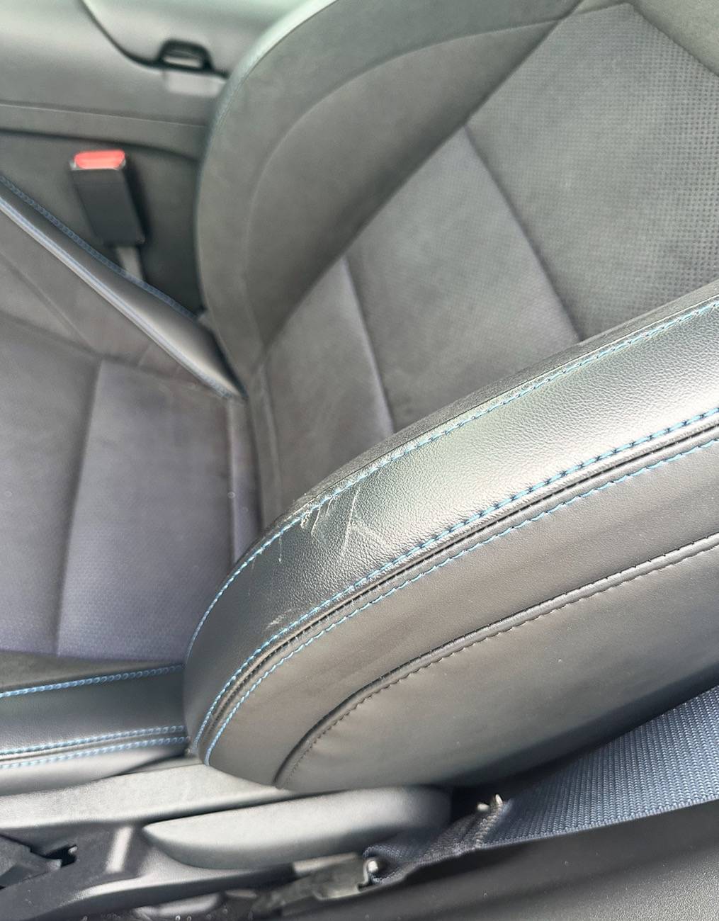 S650 Mustang Bolster On Recaro Seats Showing Wear IMG_0938