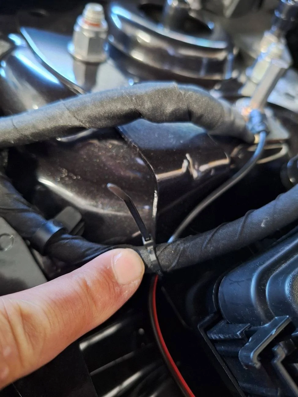 S650 Mustang Installed NOCO Gen 5 battery maintainer 20240930_132917