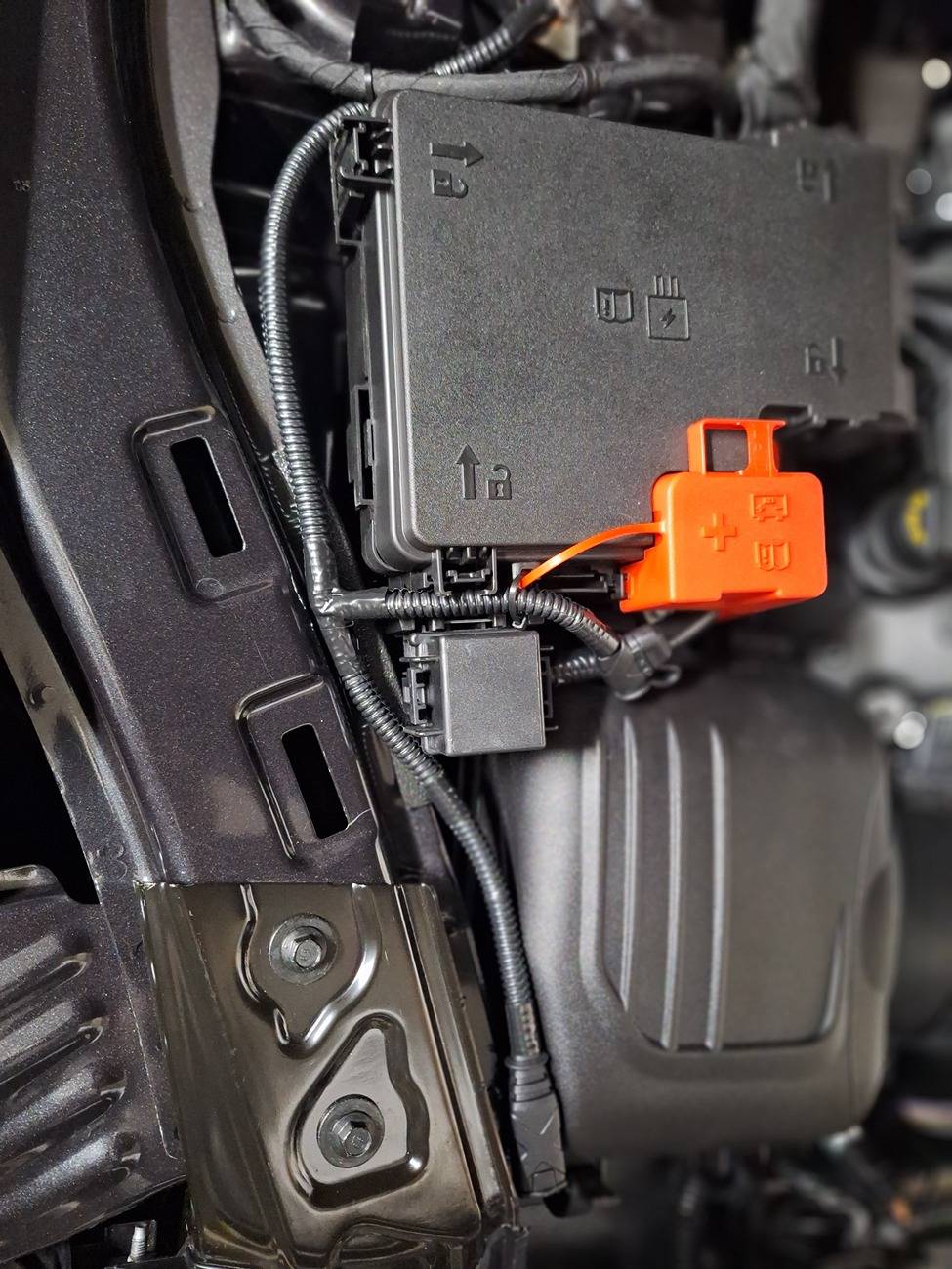 S650 Mustang Installed NOCO Gen 5 battery maintainer 20240930_211509