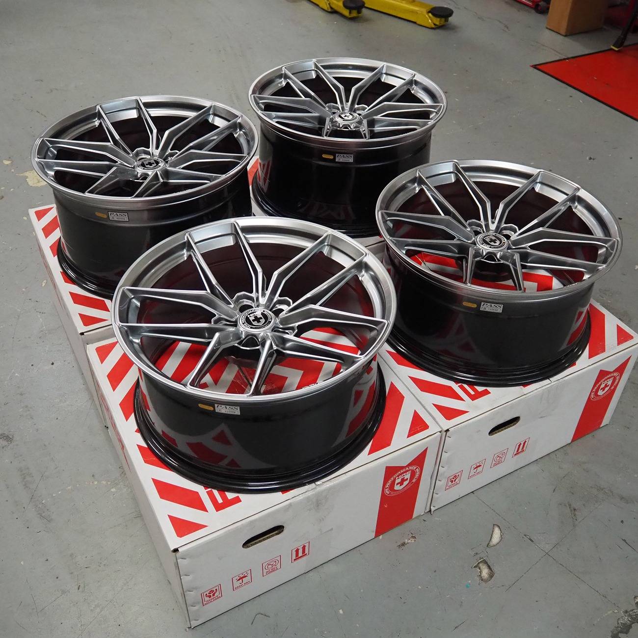 hre-ff21-liquid-metal-wheels-2.jpg