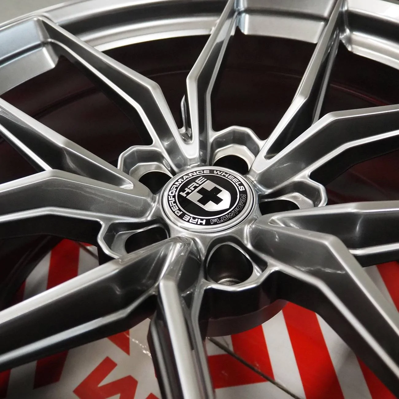 hre-ff21-liquid-metal-wheels-11.webp