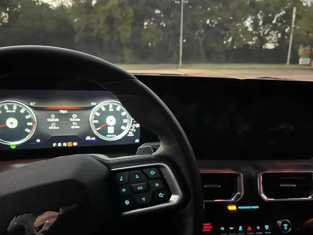 S650 Mustang 2024 gt mustang conv DASHBOARD wont turn on image0 (4)