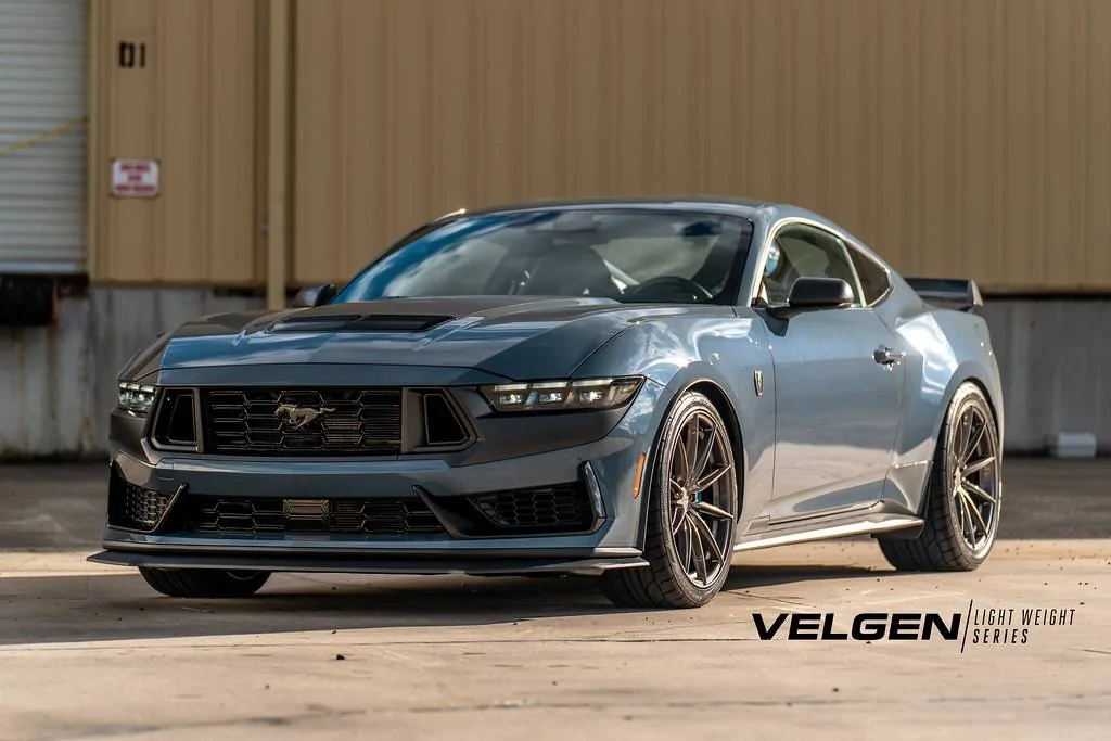 S650 Mustang Official Velgen Wheels S650 DarkHorse Thread Vapor Blue Darkhorse - VF10 - Gloss Gunmetal_3