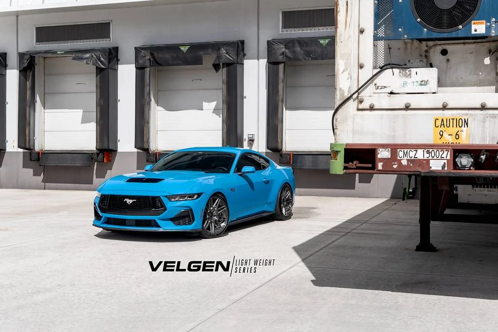 Grabber Blue S650 Mustang - VF9 - Brushed Titanium_1.webp