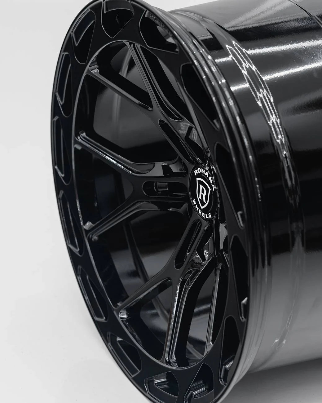 rohana-rfx19-gloss-black-wheels-6.webp