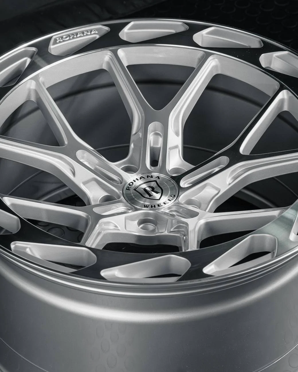 rohana-rfx19-machine-silver-wheels-3.webp