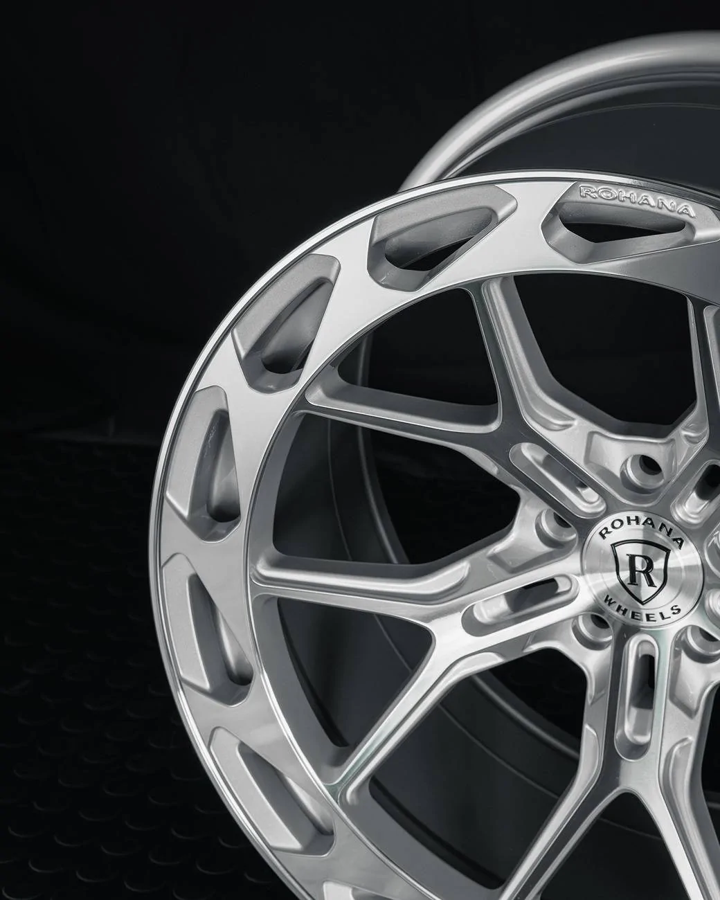 rohana-rfx19-machine-silver-wheels-4.webp