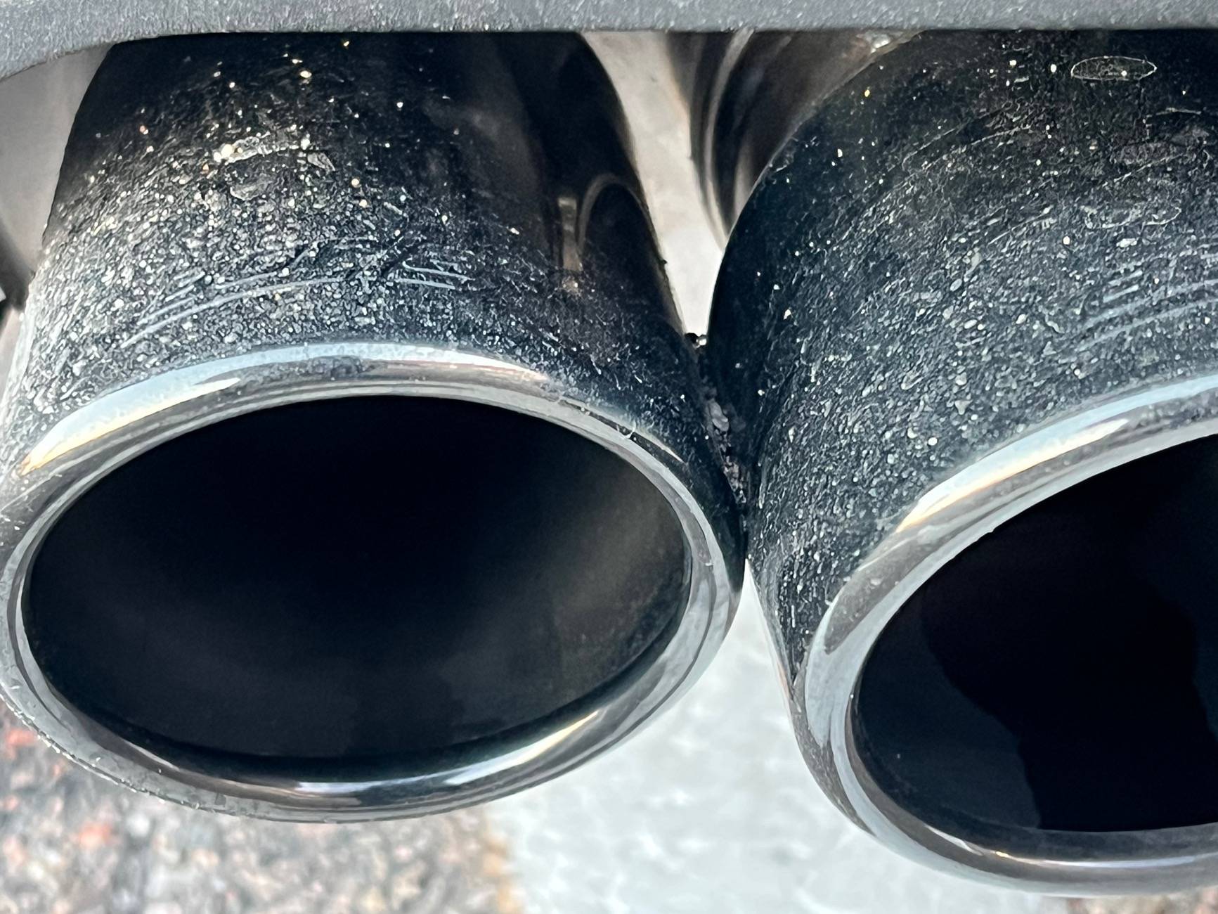 S650 Mustang Borla Atak Catback exhaust tips sticking together AA5163FB-C377-4CA9-92F6-2F50D3FC6203